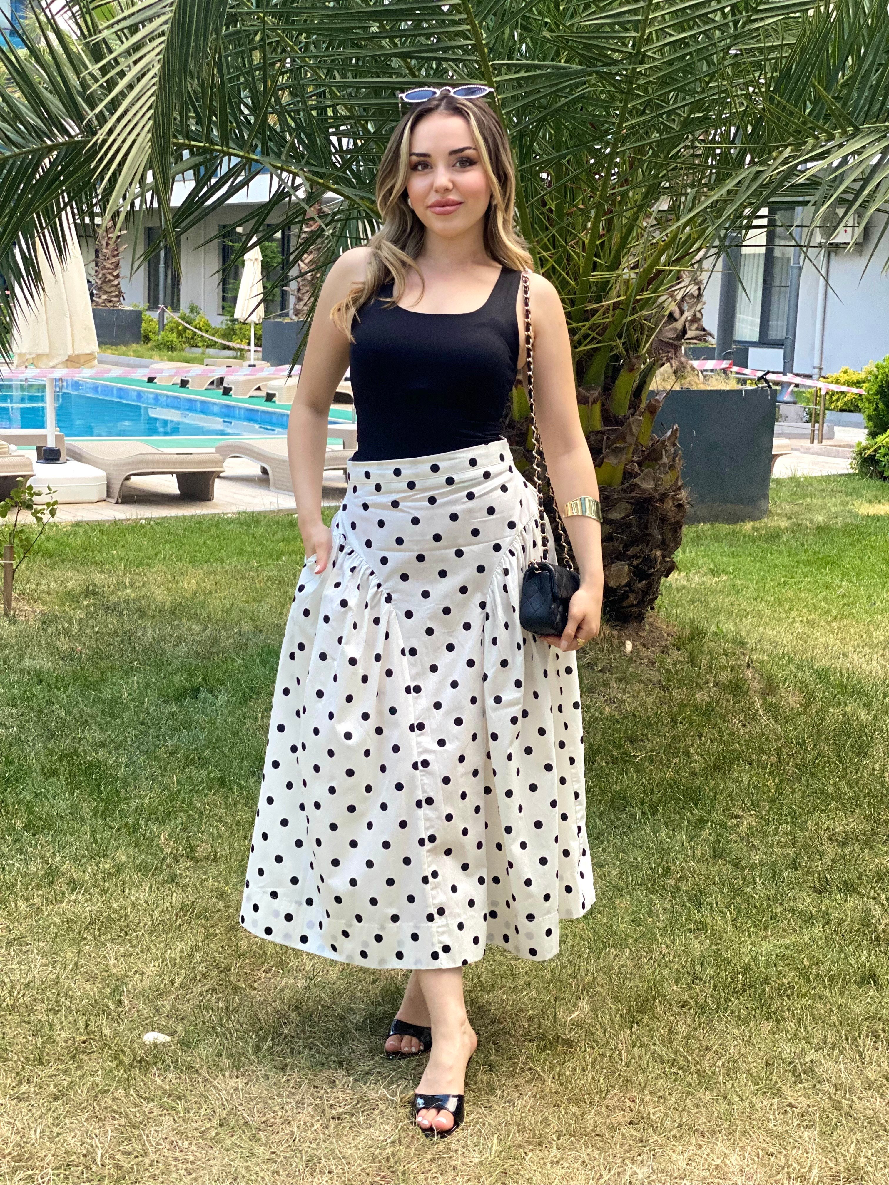 Beyaz Puantiyeli Cepli Model Etek
