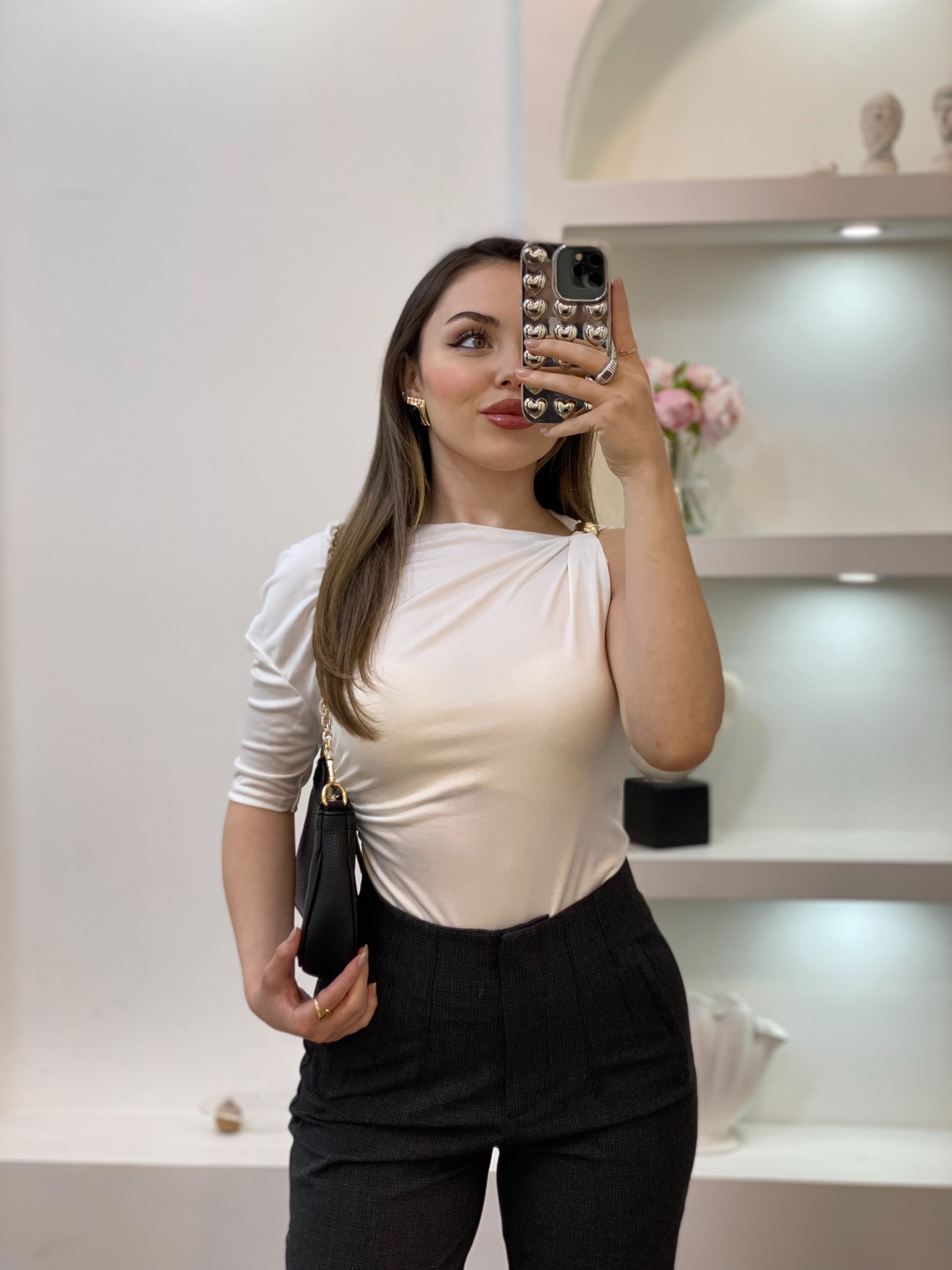 Beyaz Renk Premium Kalite Omuz Gold Tokalı Bluz