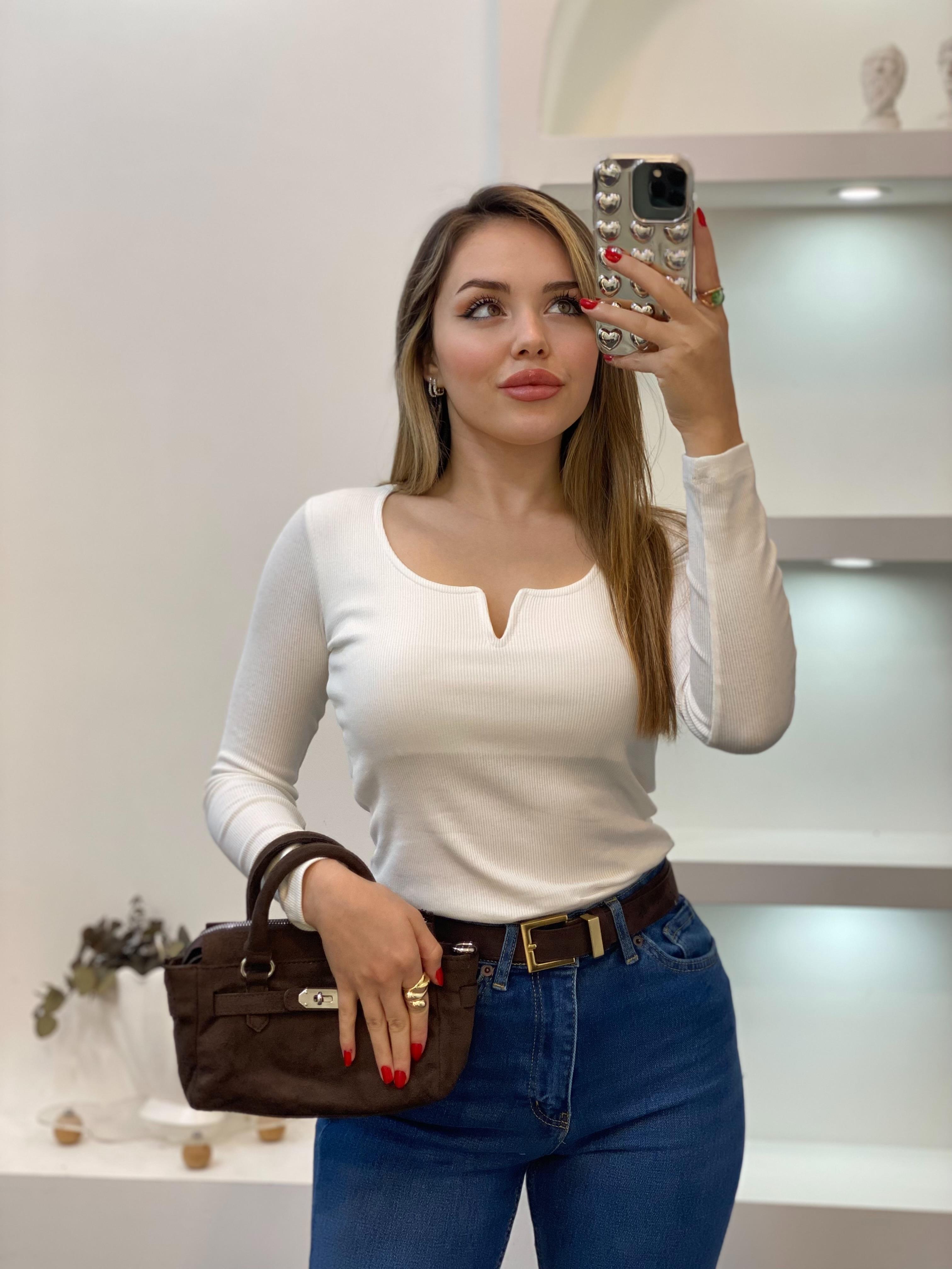 Beyaz V Model Fitilli Basic Bluz