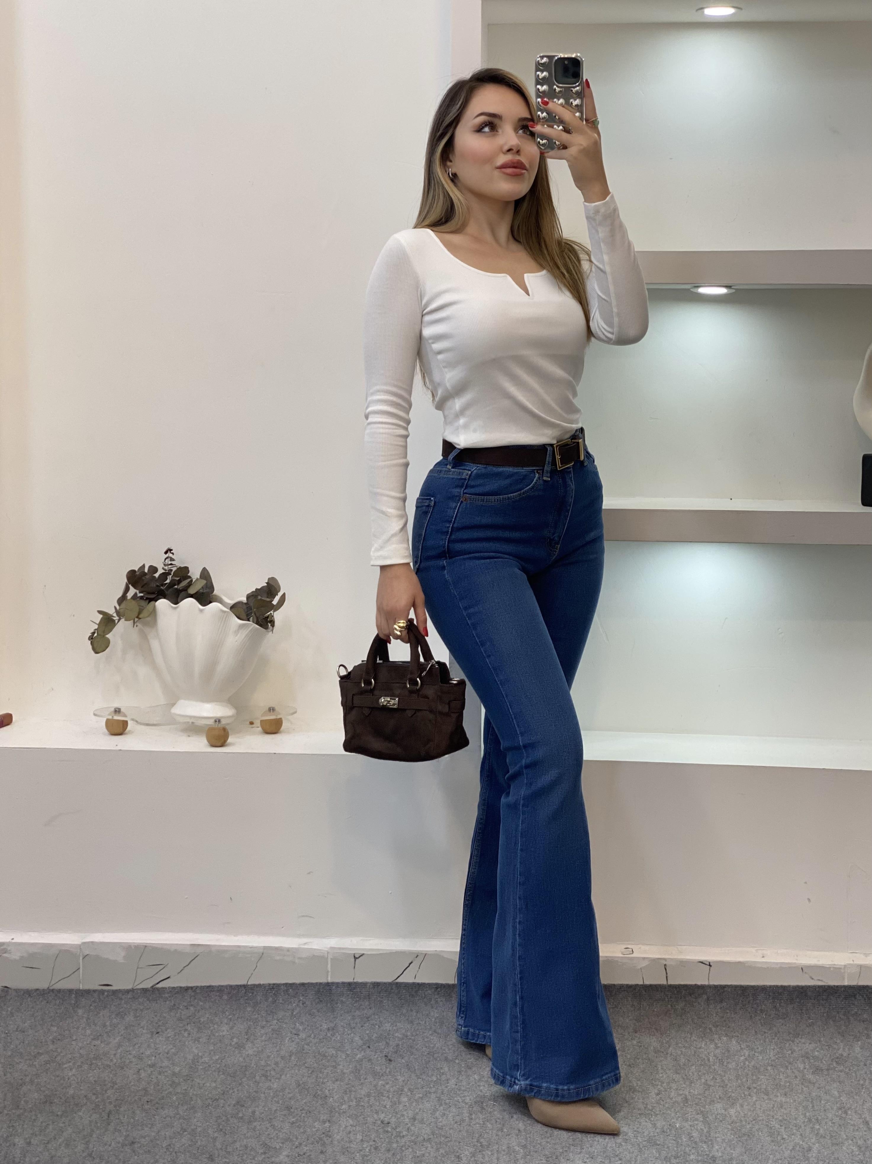 Beyaz V Model Fitilli Basic Bluz