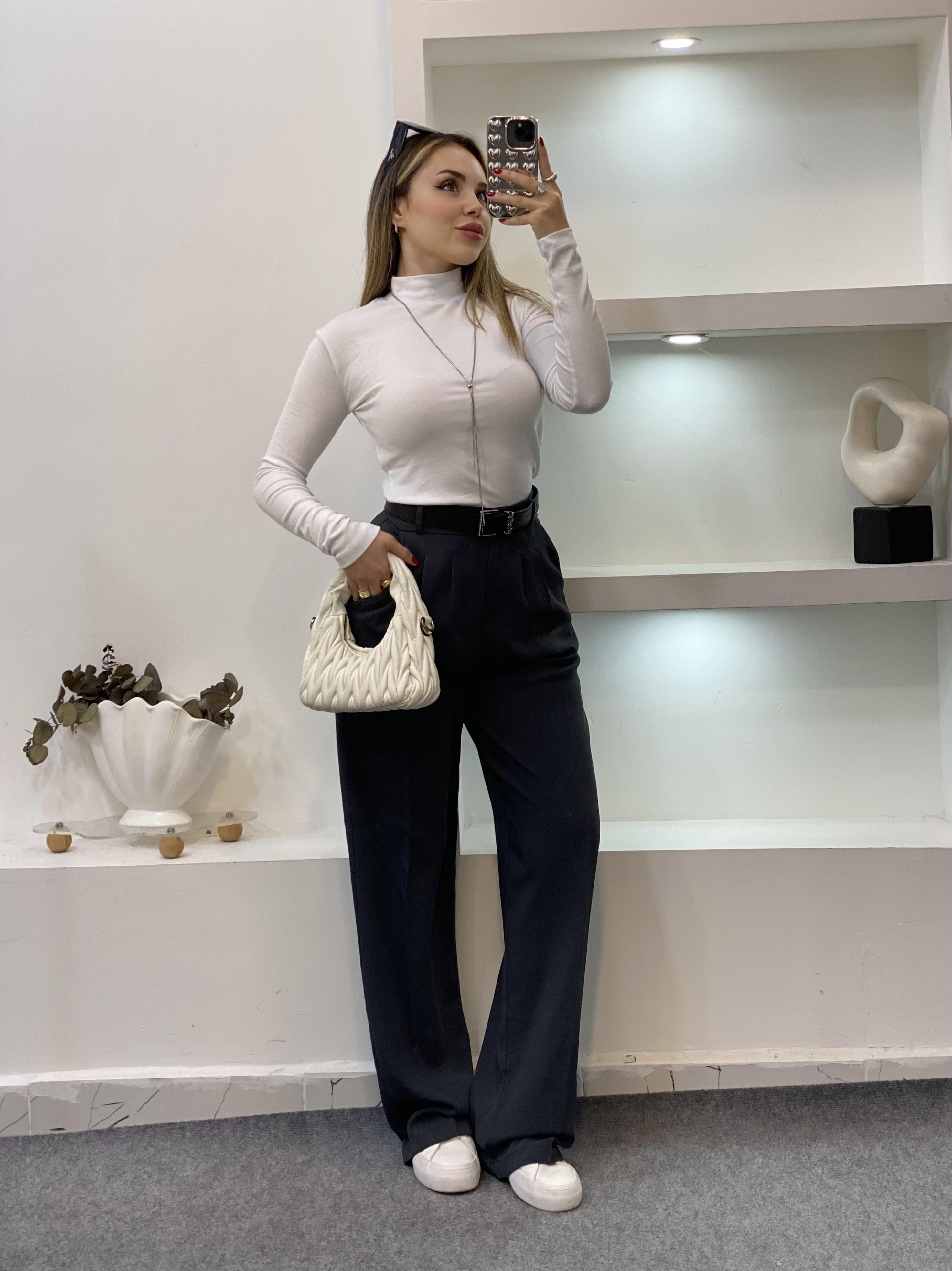 Beyaz Yarım Boğazlı Modal Kumaş Basic Bluz