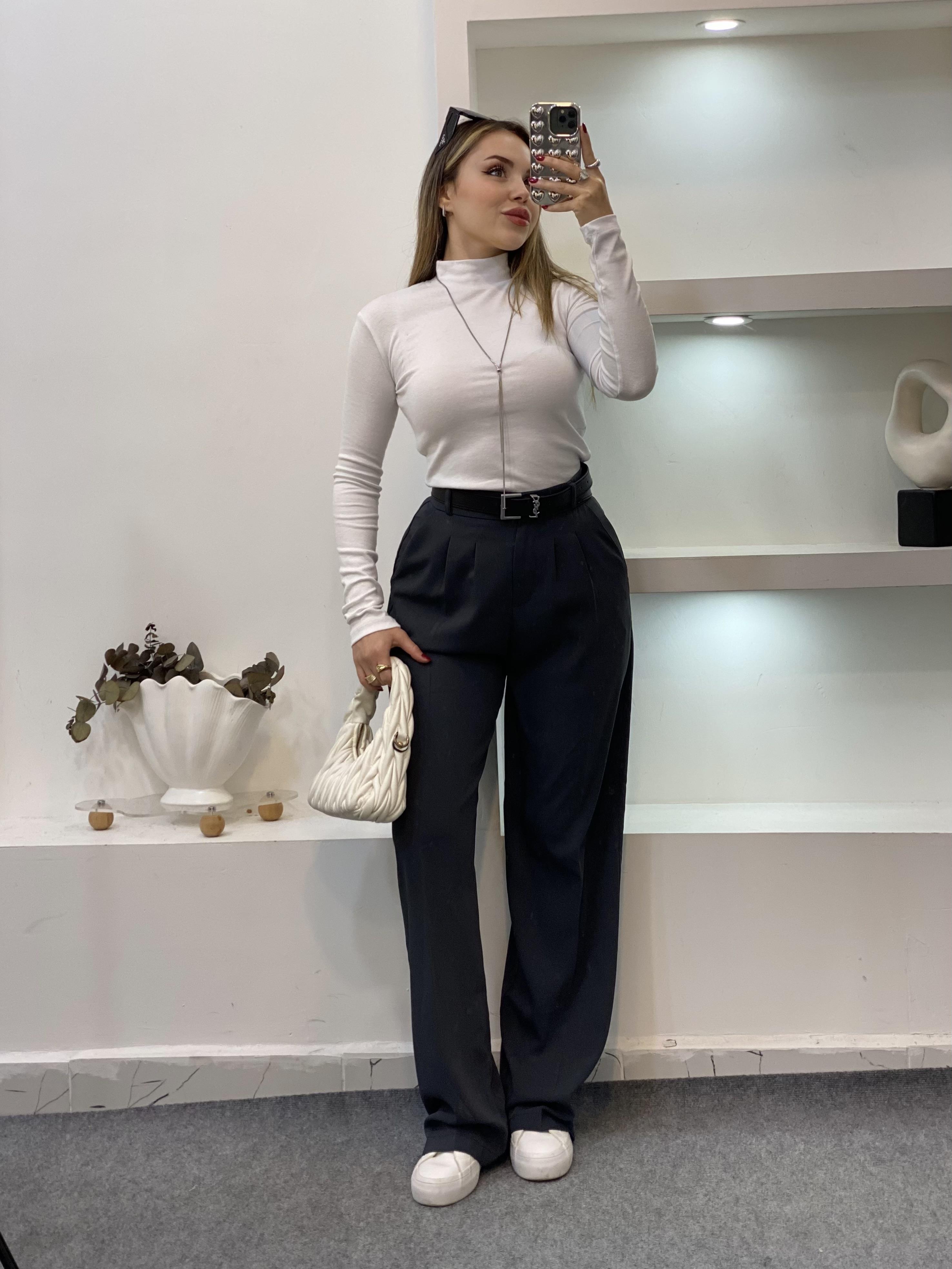 Beyaz Yarım Boğazlı Modal Kumaş Basic Bluz