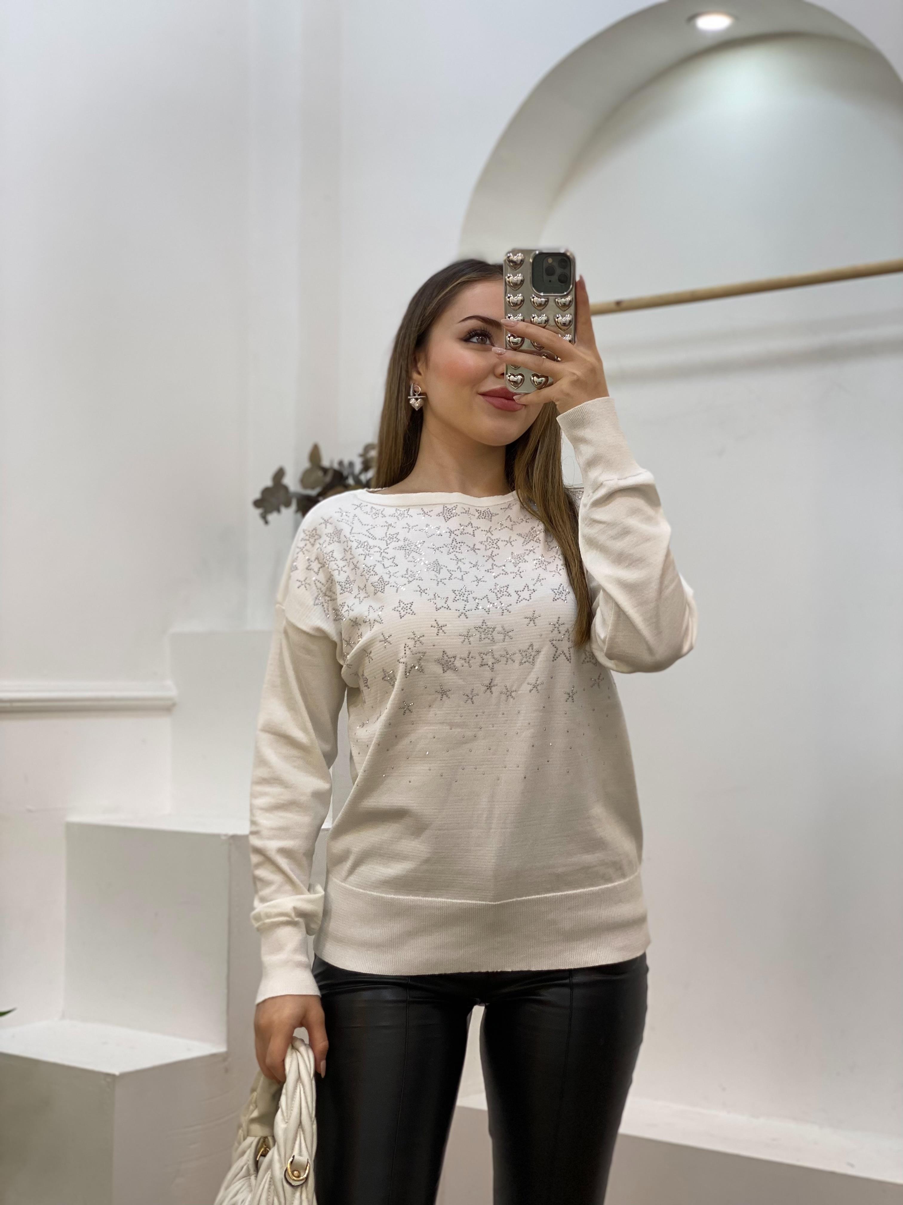 Beyaz Yıldız Taşlı Kayık Yaka Triko 