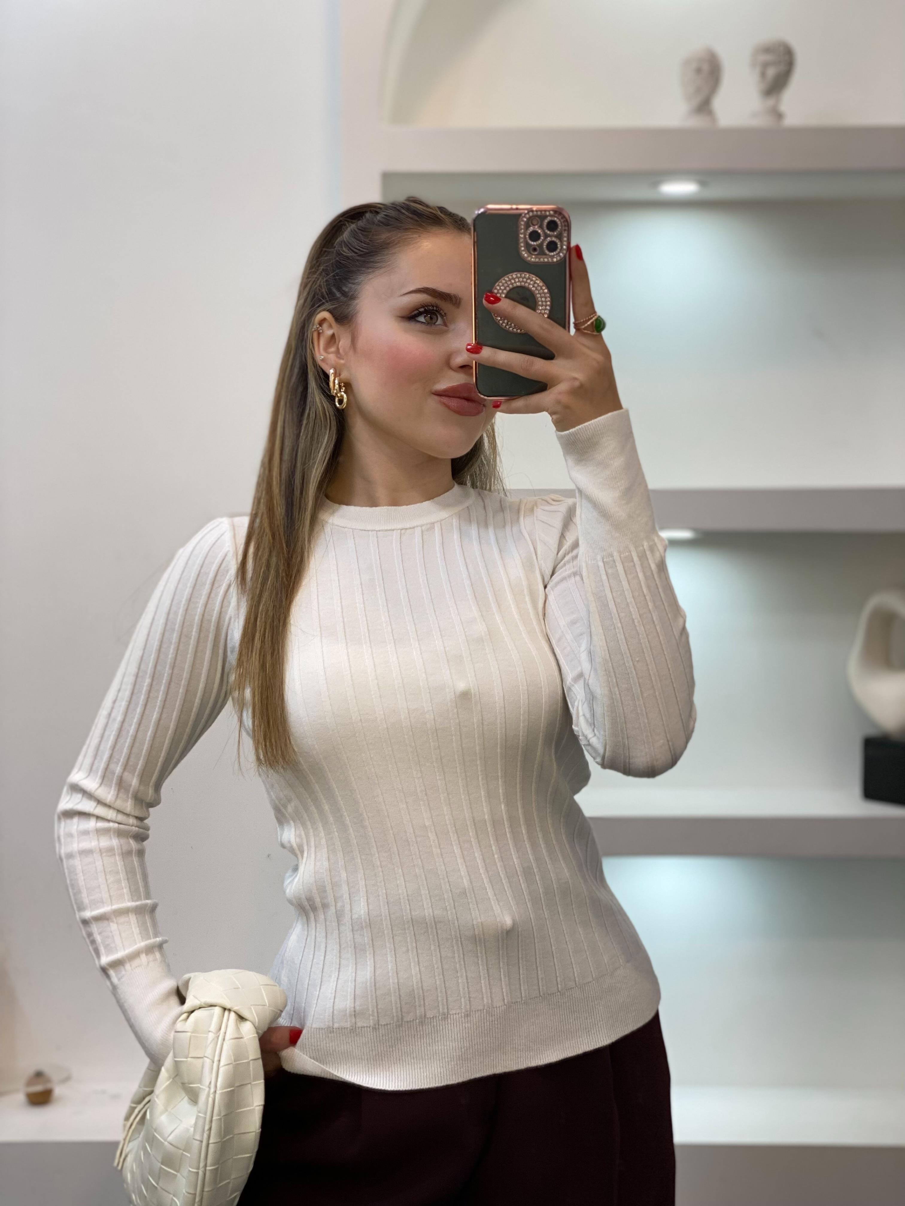 Beyaz Yumoş Dokulu Triko Bluz 