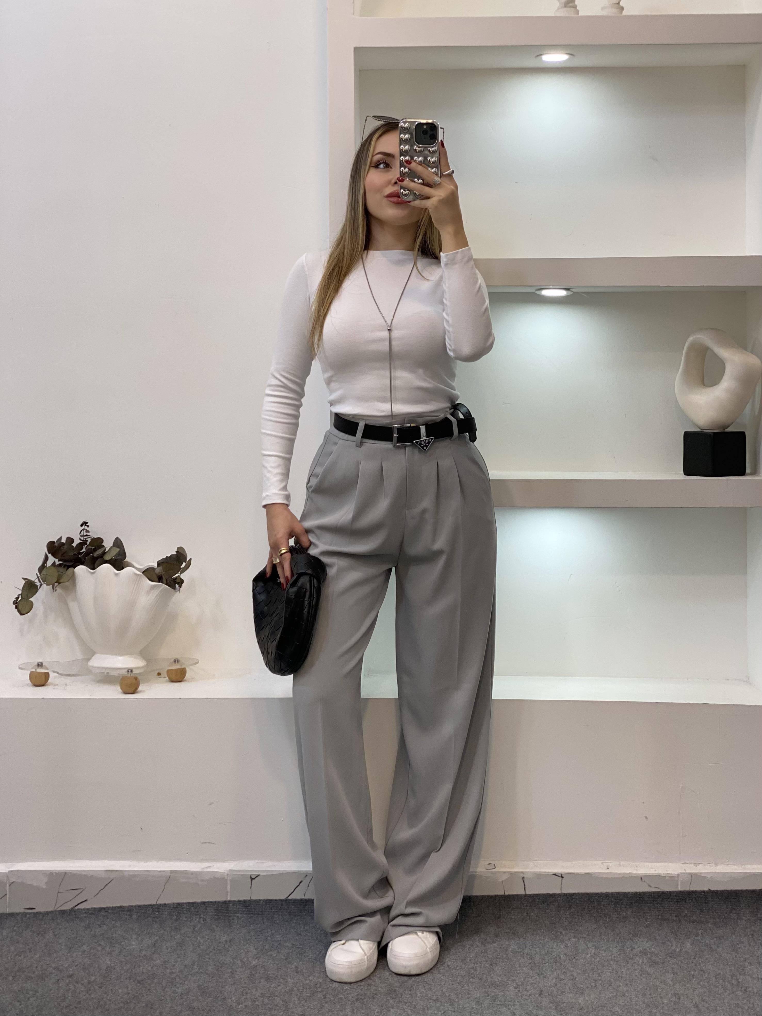 Beyaz Yuvarlak Yaka Modal Kumaş Basic Bluz
