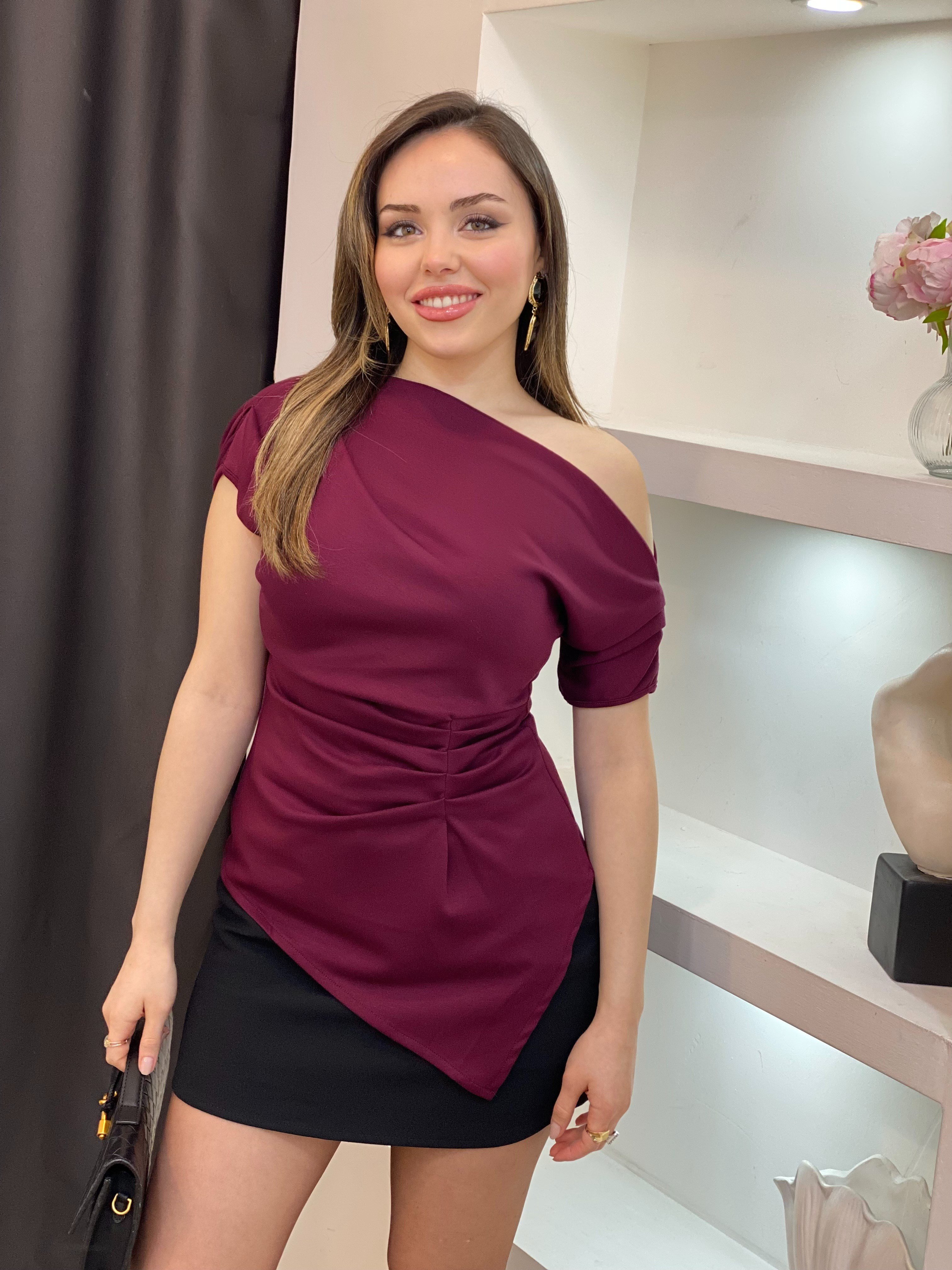 Bordo Asimetrik Yaka Büzgü Detaylı Modal Bluz
