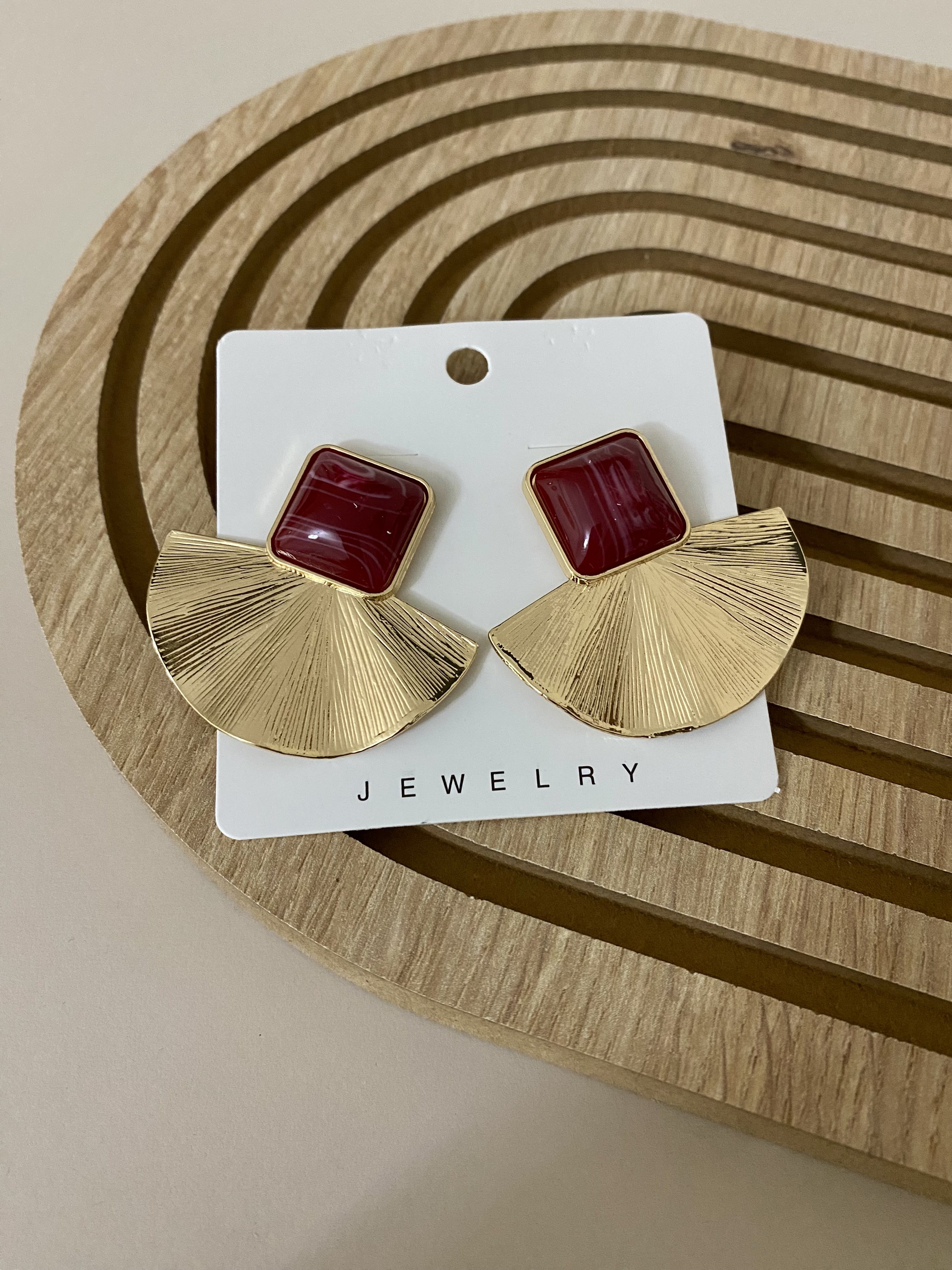 Bordo Taşlı Yelpaze Küpe 