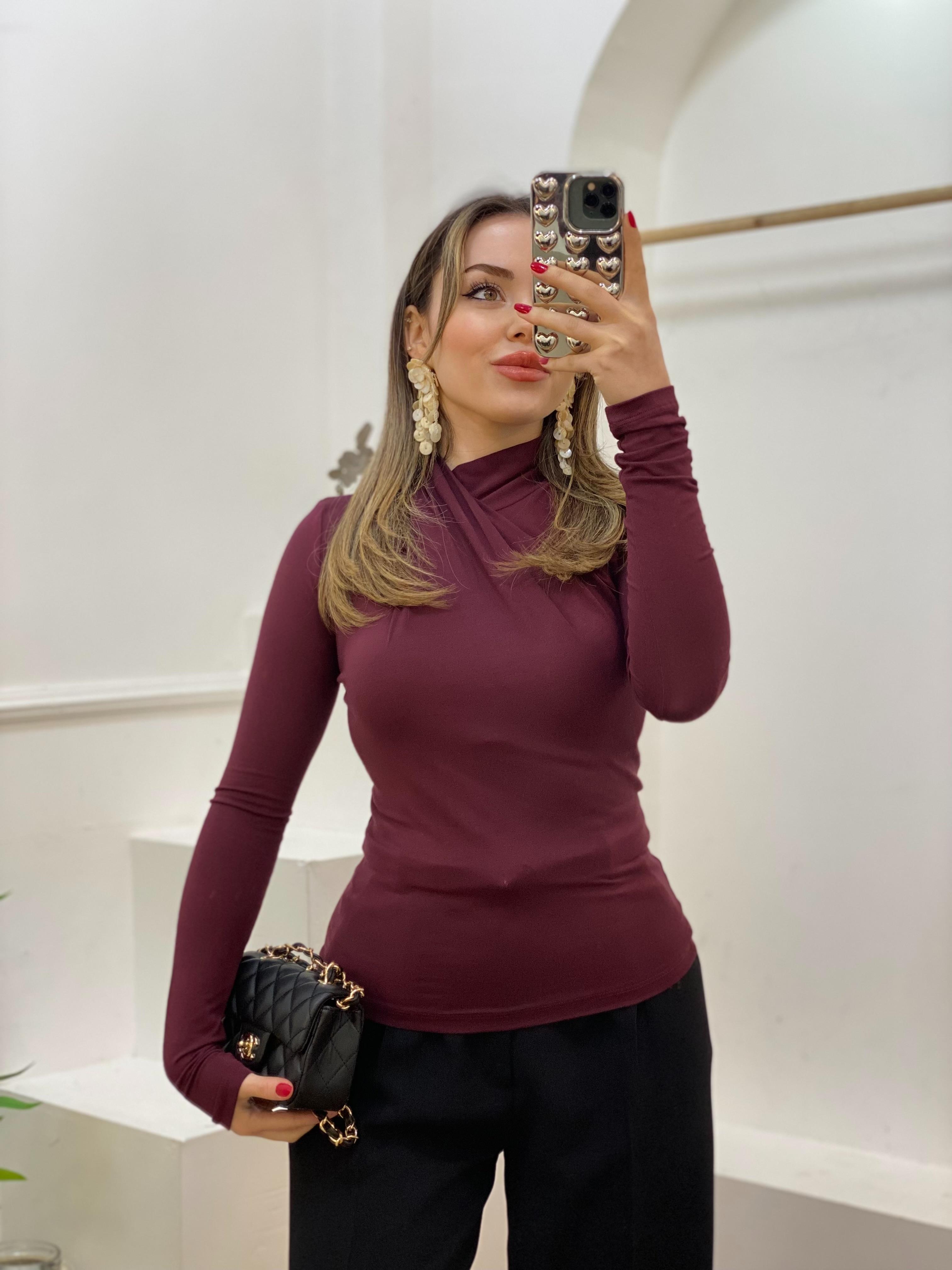 Bordo Yaka Burgu Detaylı Bluz