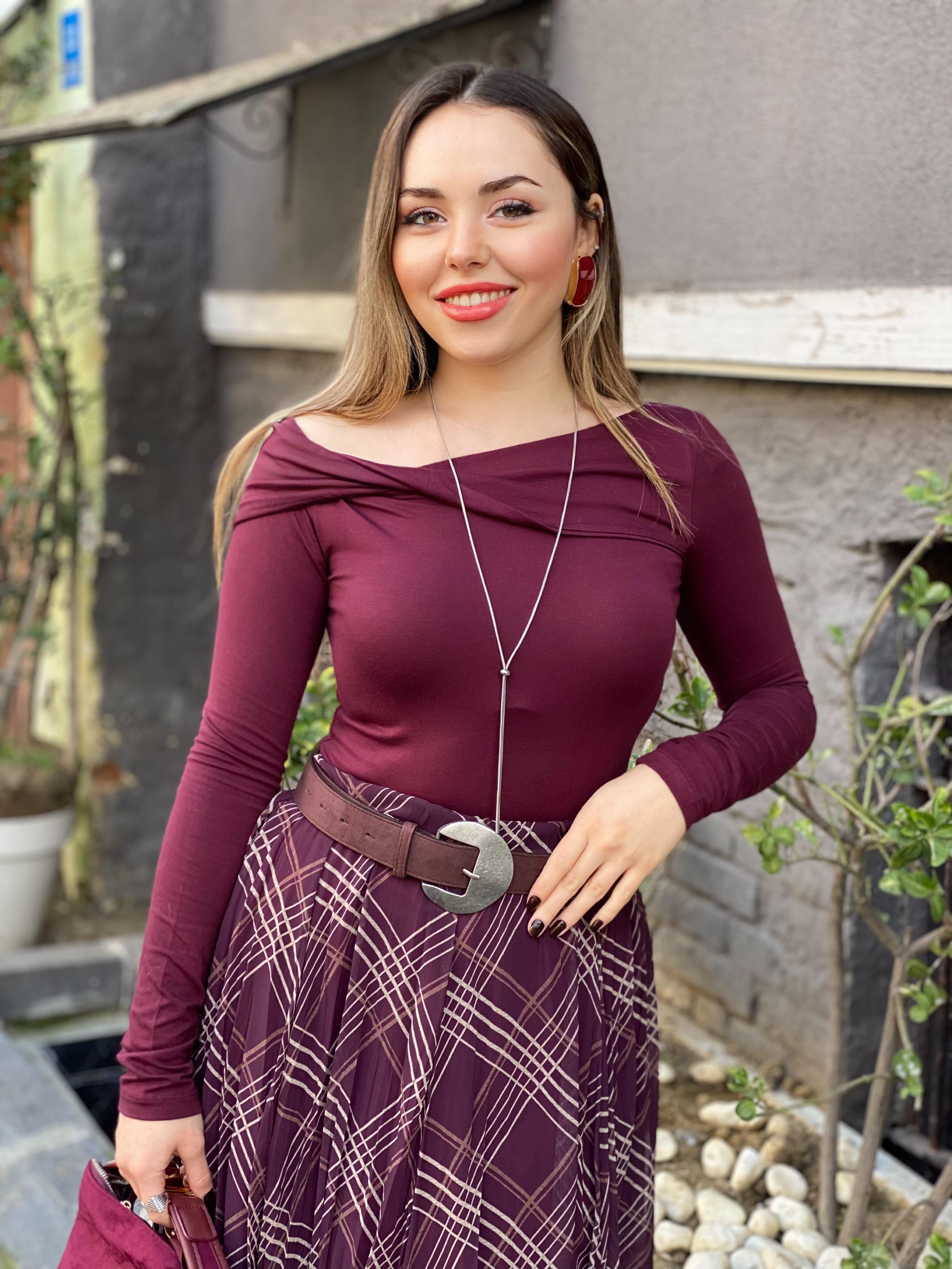 Bordo Yaka Düğüm Detaylı Bluz