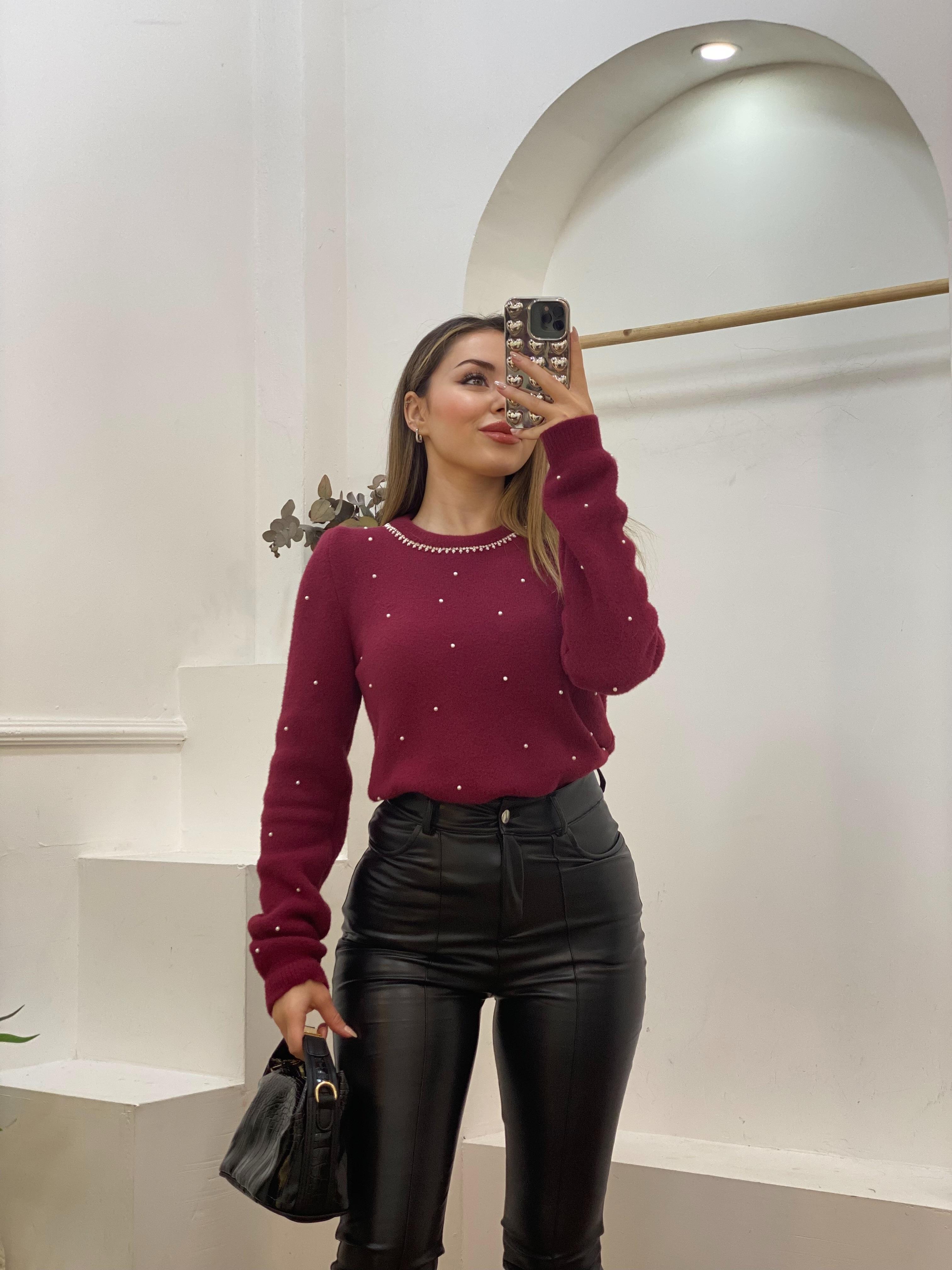Bordo Yakası Taşlı Yumoş Dokulu Kazak