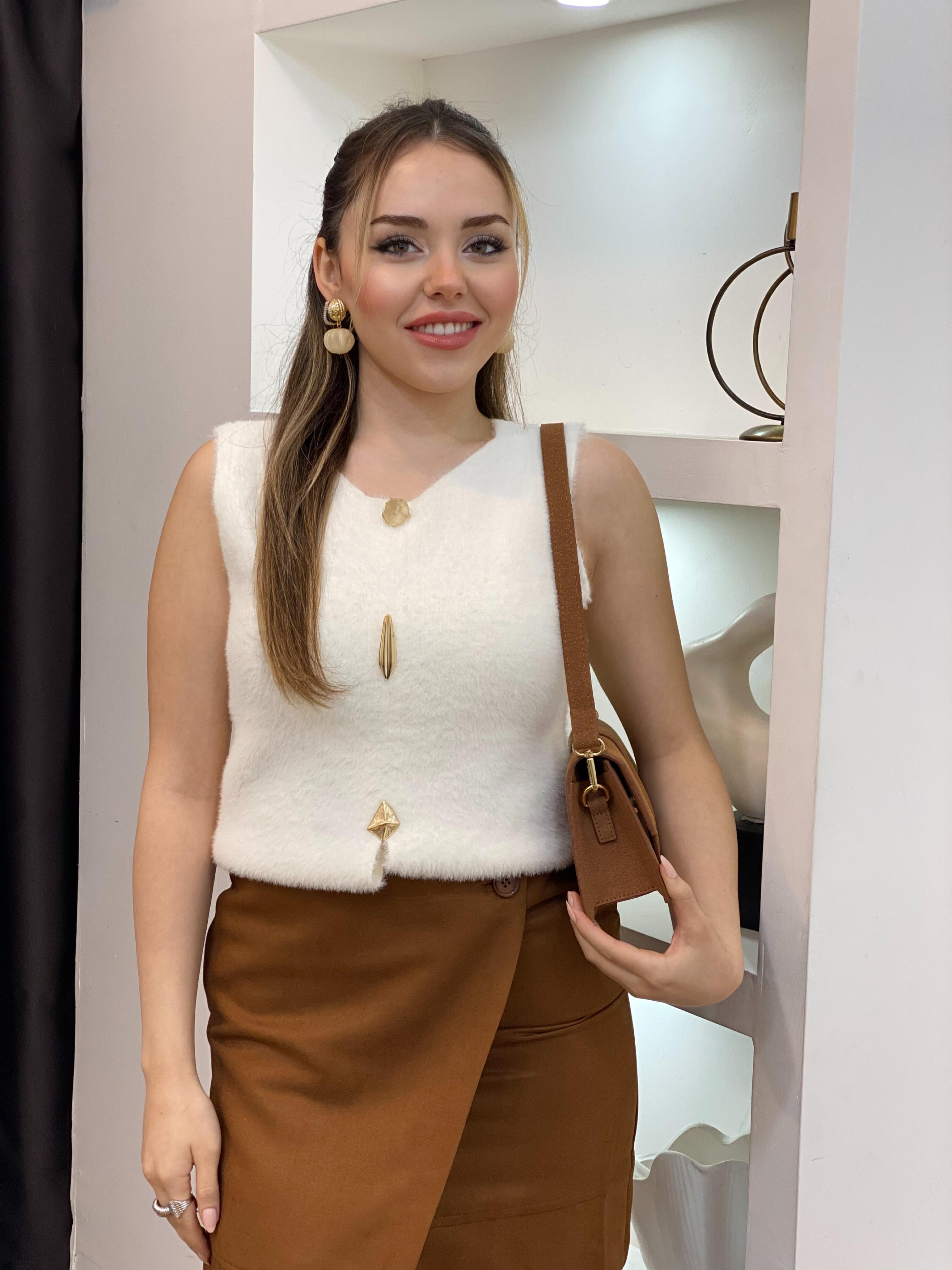 Ekru Renk Gold Düğmeli Yumoş Triko 