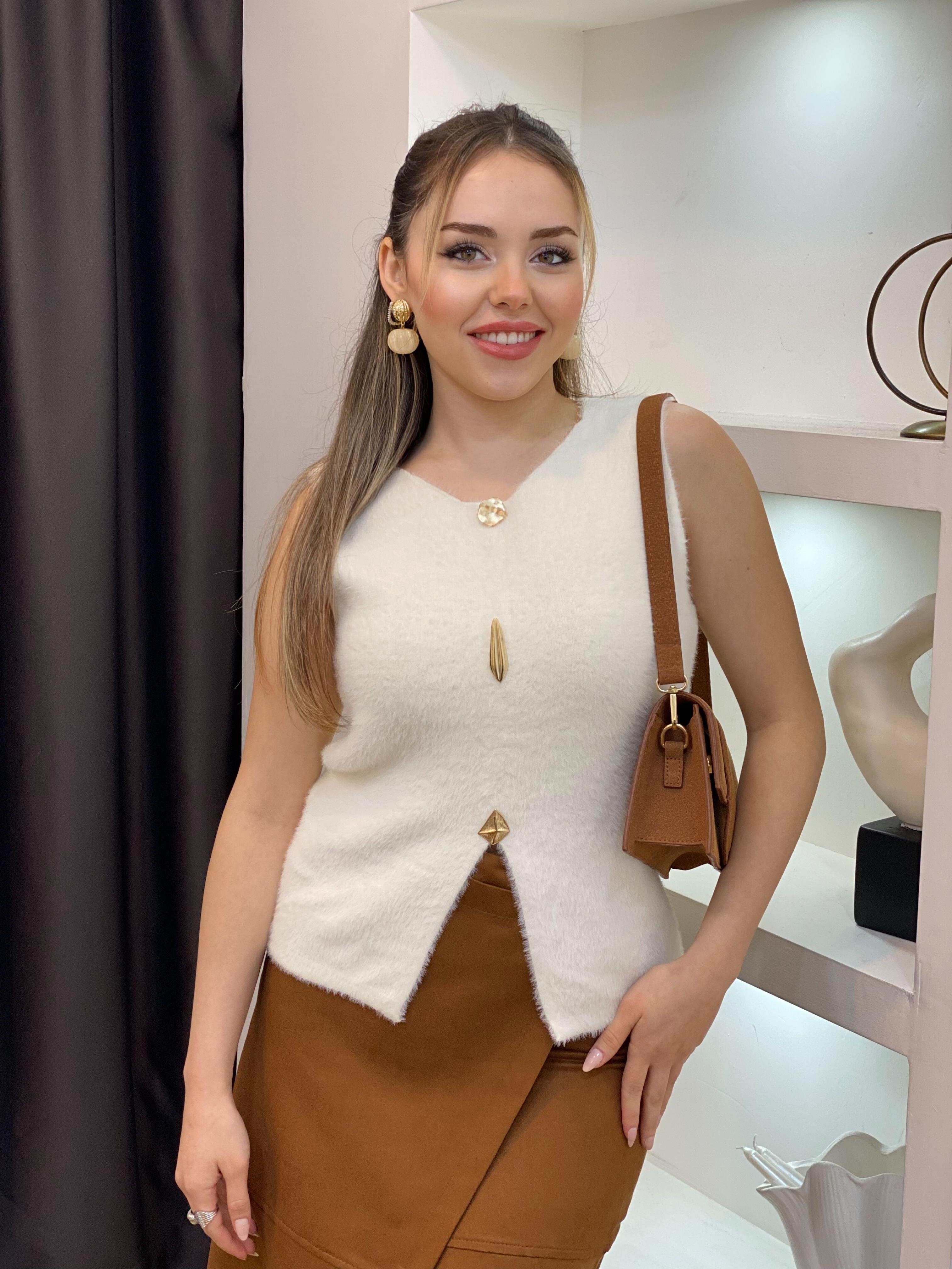 Ekru Renk Gold Düğmeli Yumoş Triko 