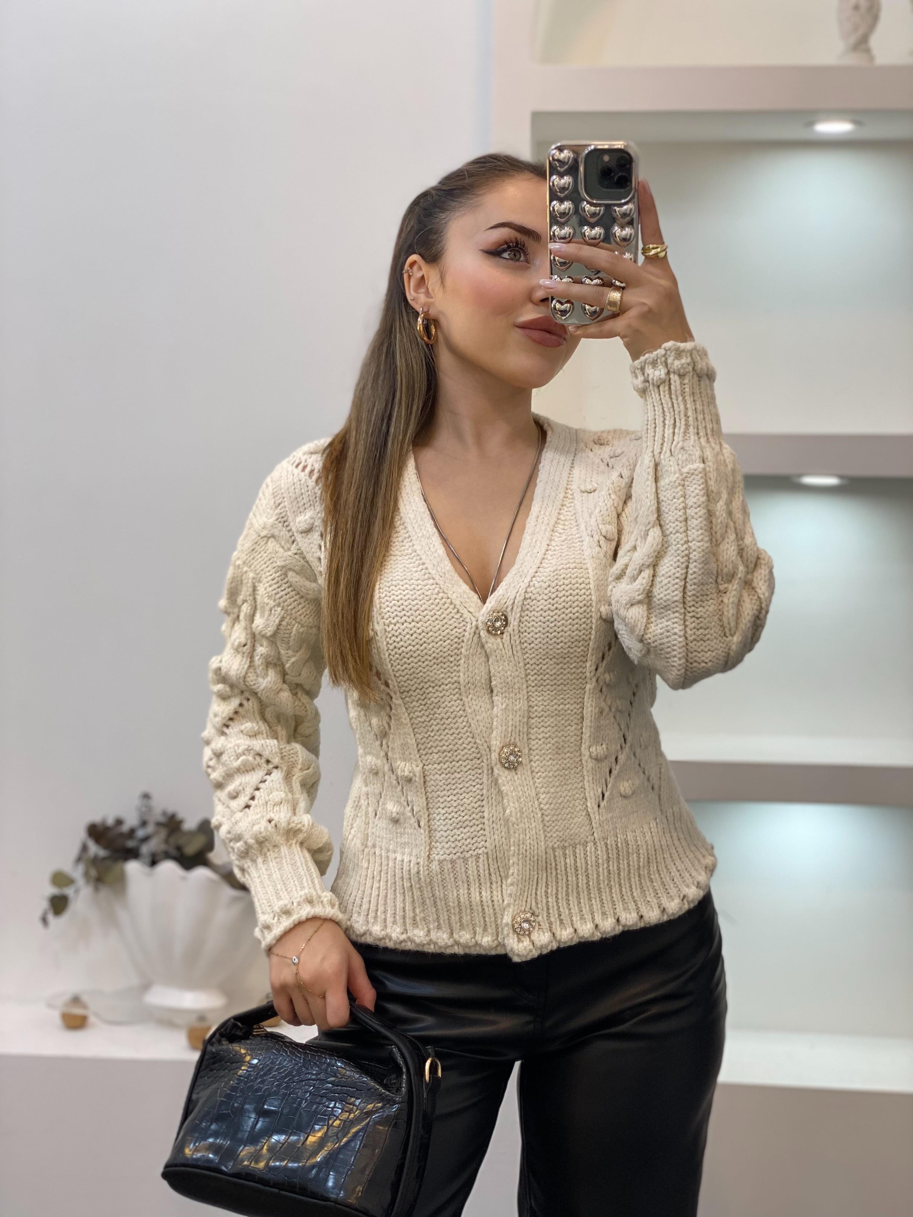 Ekru Taş Düğmeli Ajurlu Hırka 