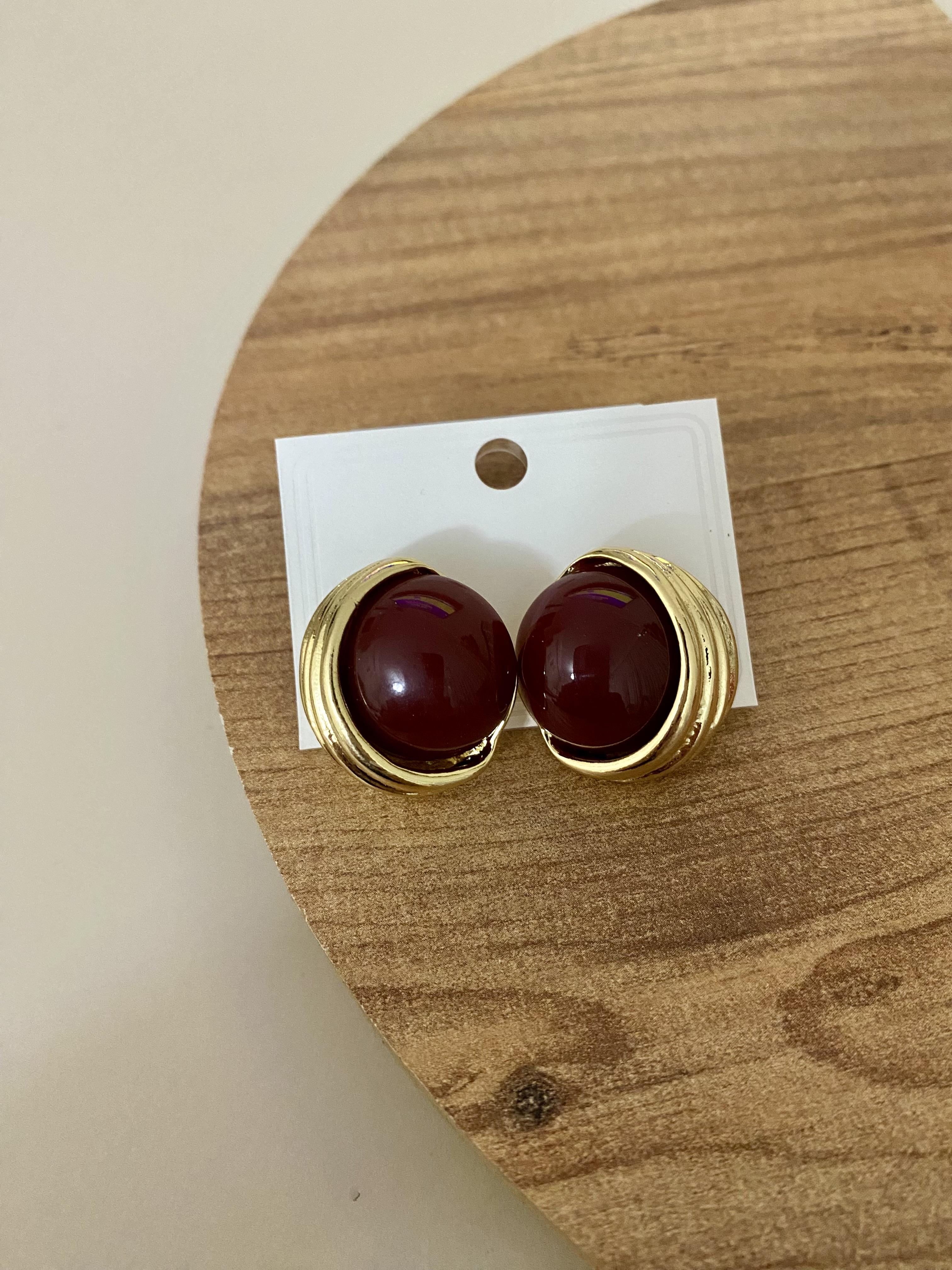 Gold Bordo Mineli Düğme Model Küpe