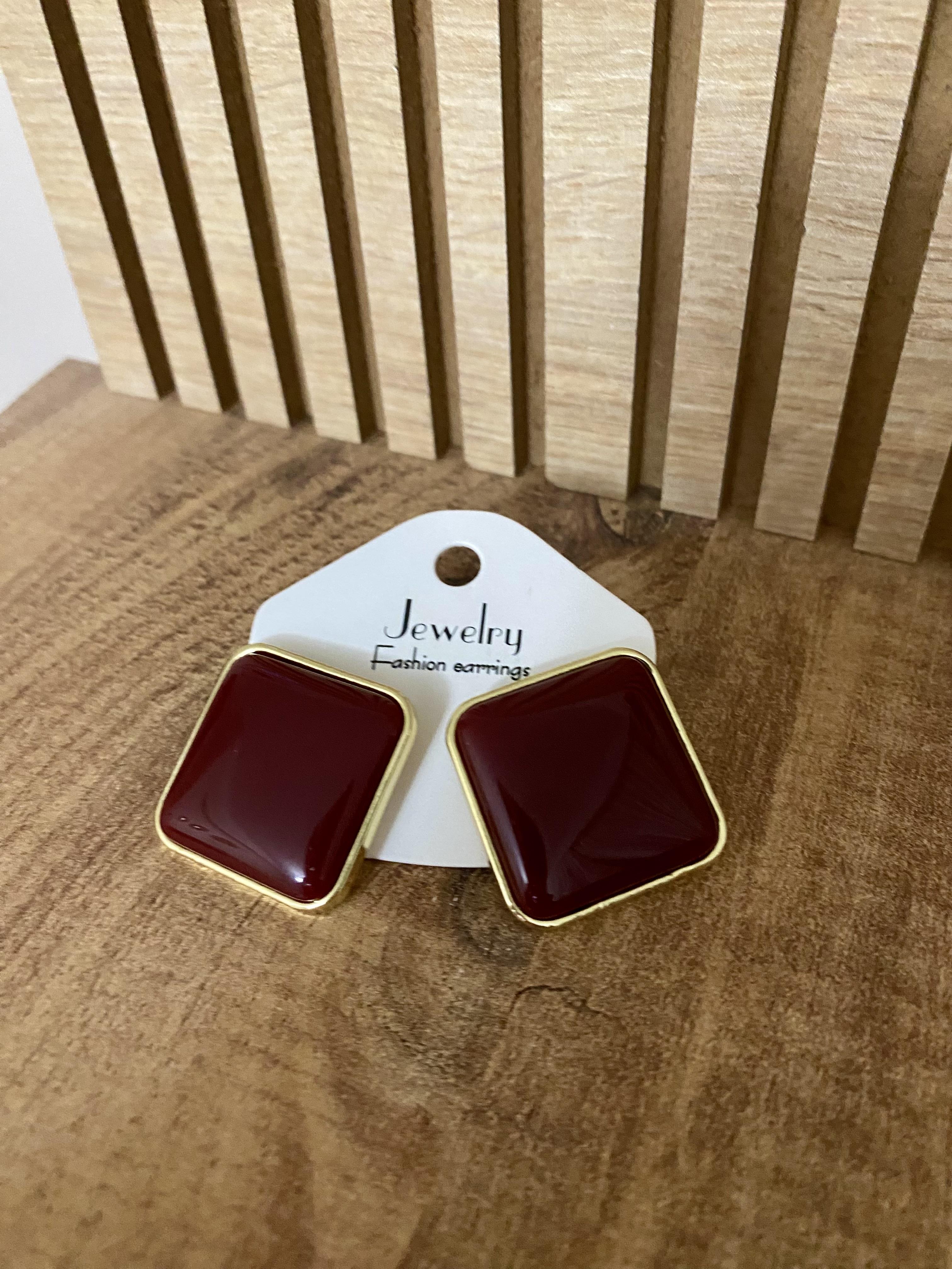 Gold Bordo Taşlı Marka Model Kare Küpe