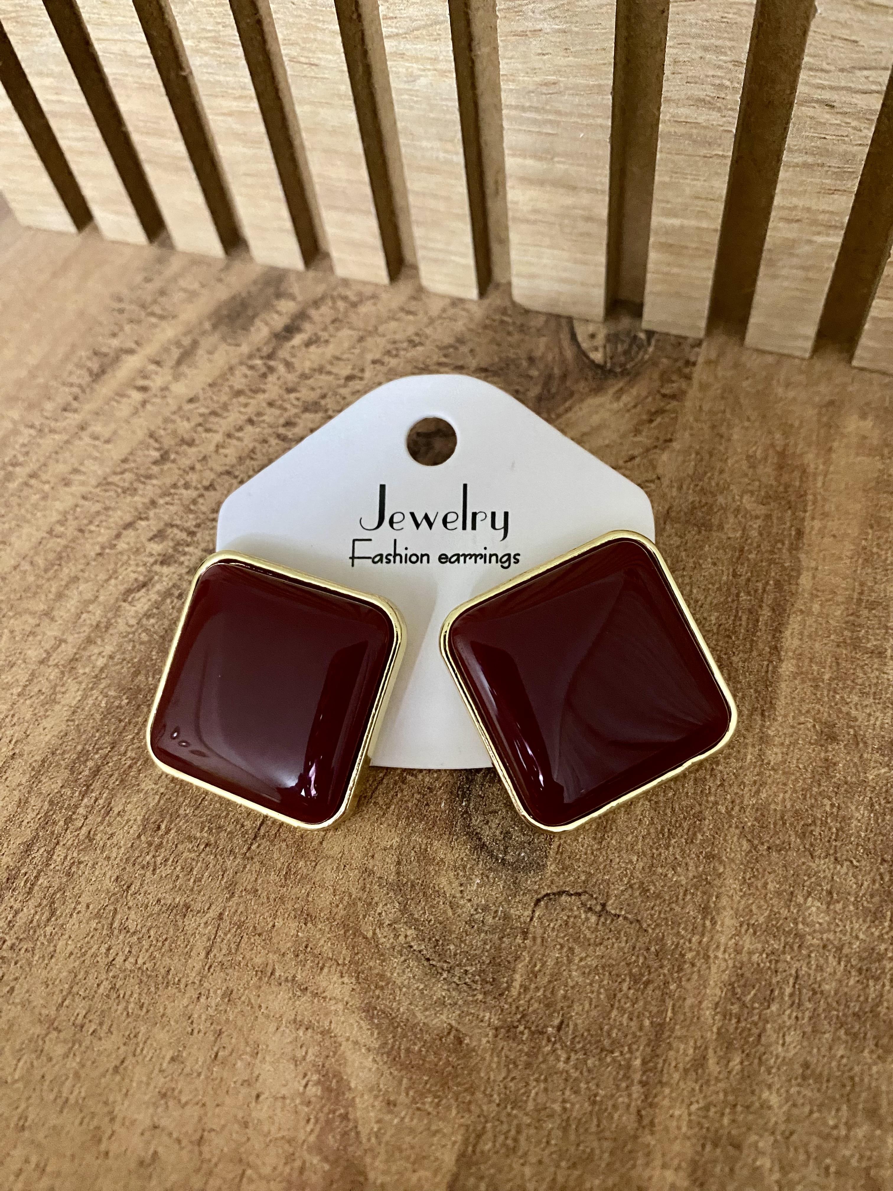 Gold Bordo Taşlı Marka Model Kare Küpe