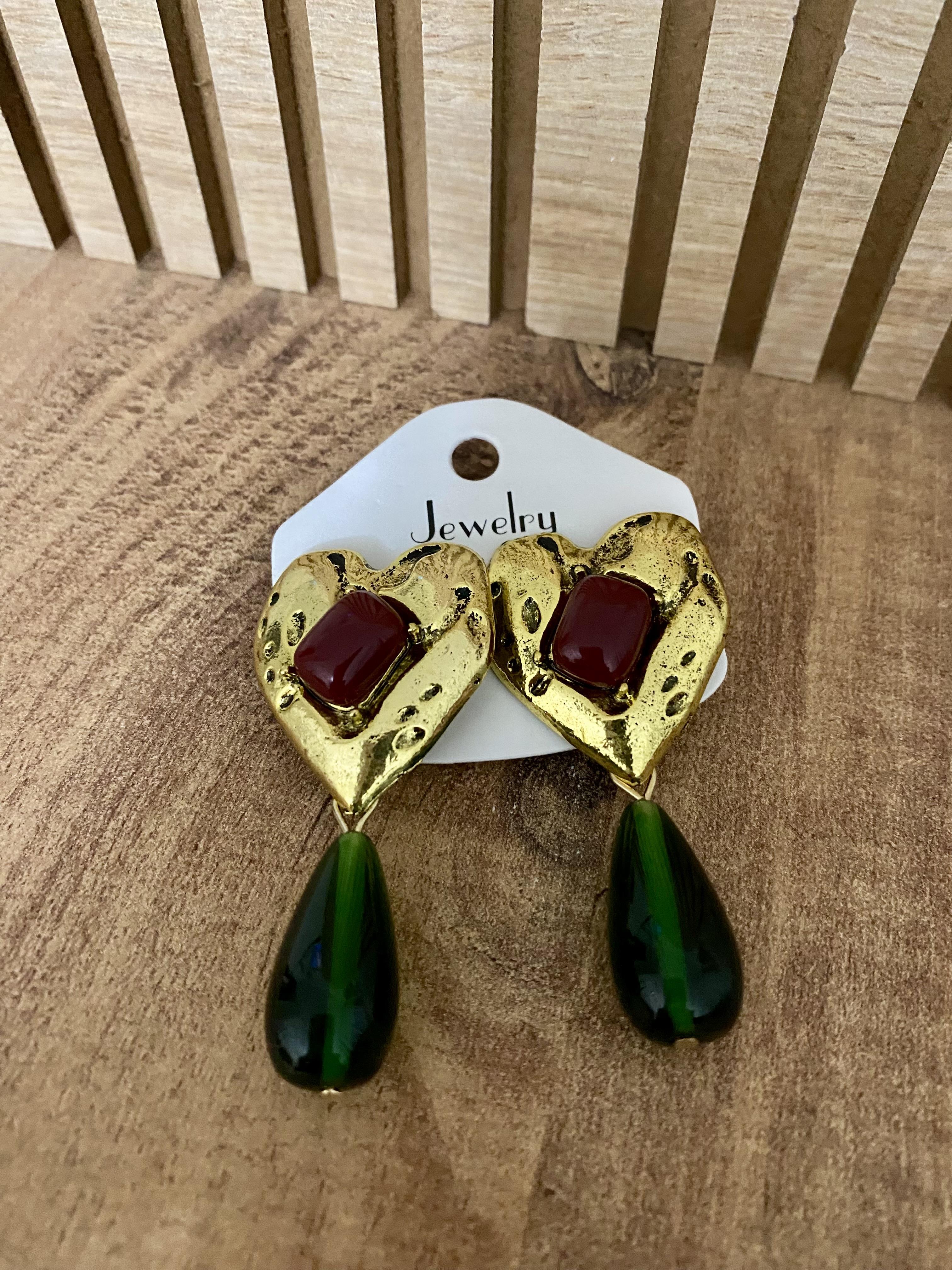 Gold Bordo Yeşil Marka Model Sallantılı Kalp Küpe