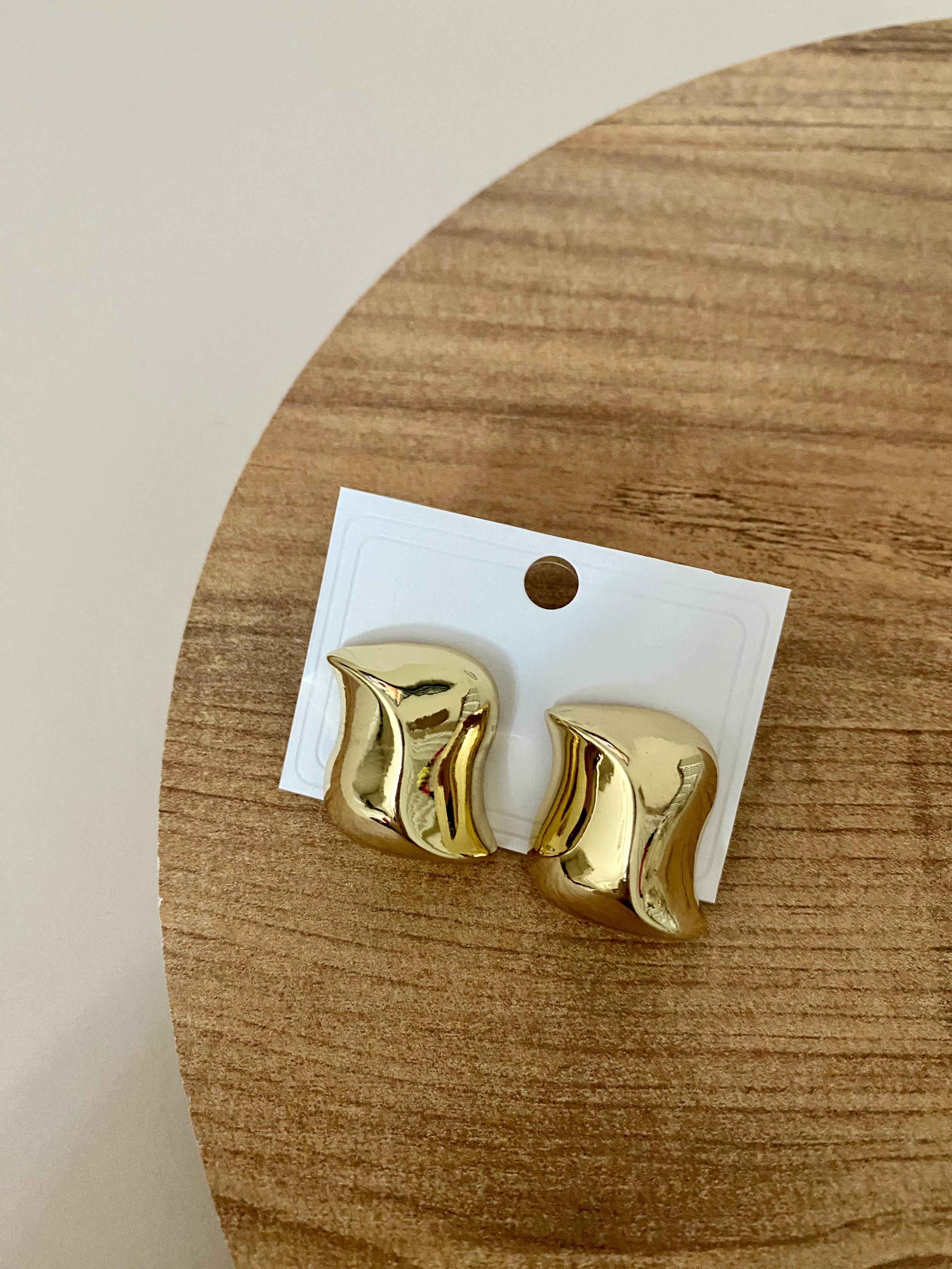 Gold Dalgalı Plaka Küpe