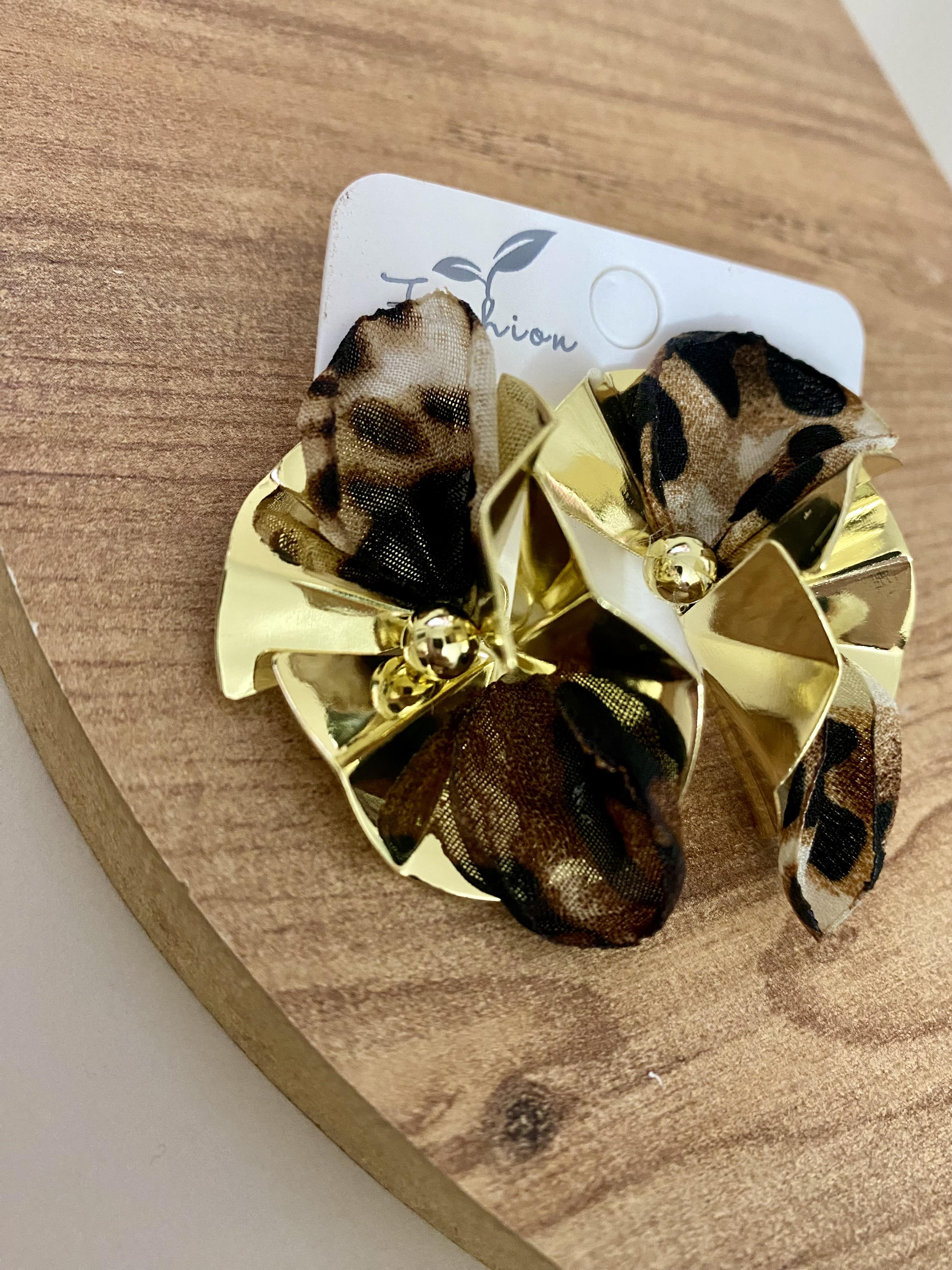 Gold Leo Desen Tül Detay Tasarım Küpe