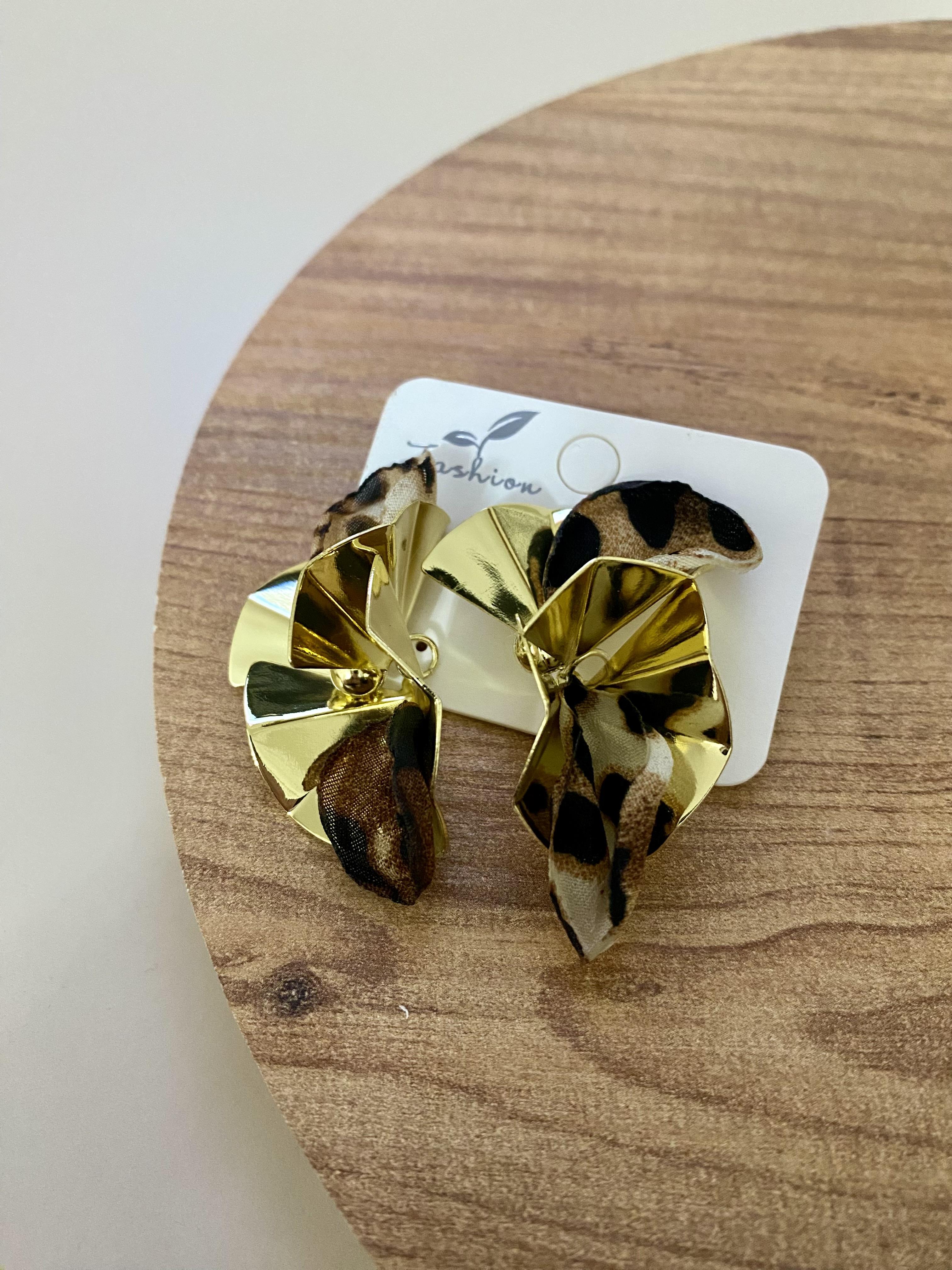 Gold Leo Desen Tül Detay Tasarım Küpe