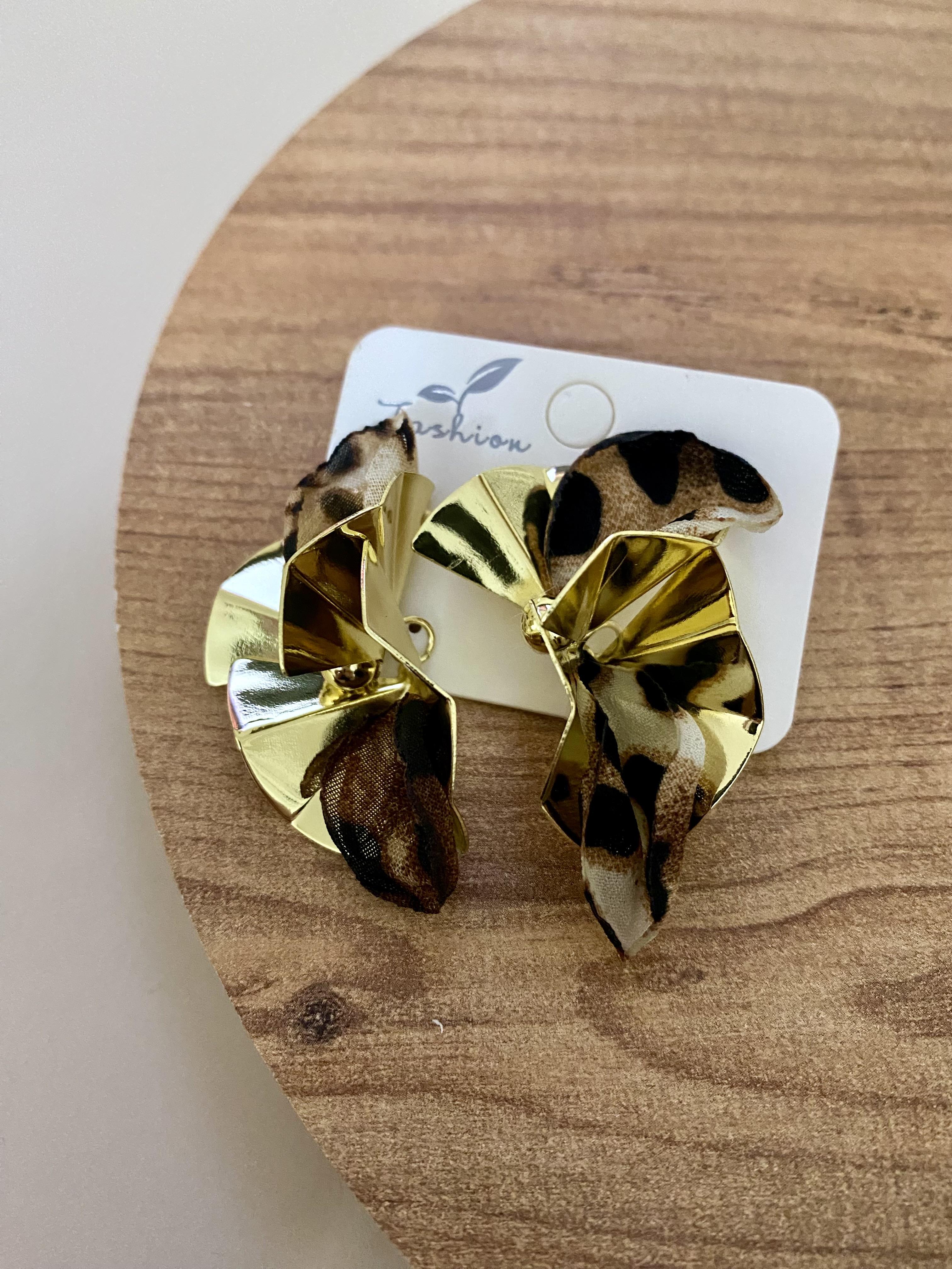 Gold Leo Desen Tül Detay Tasarım Küpe