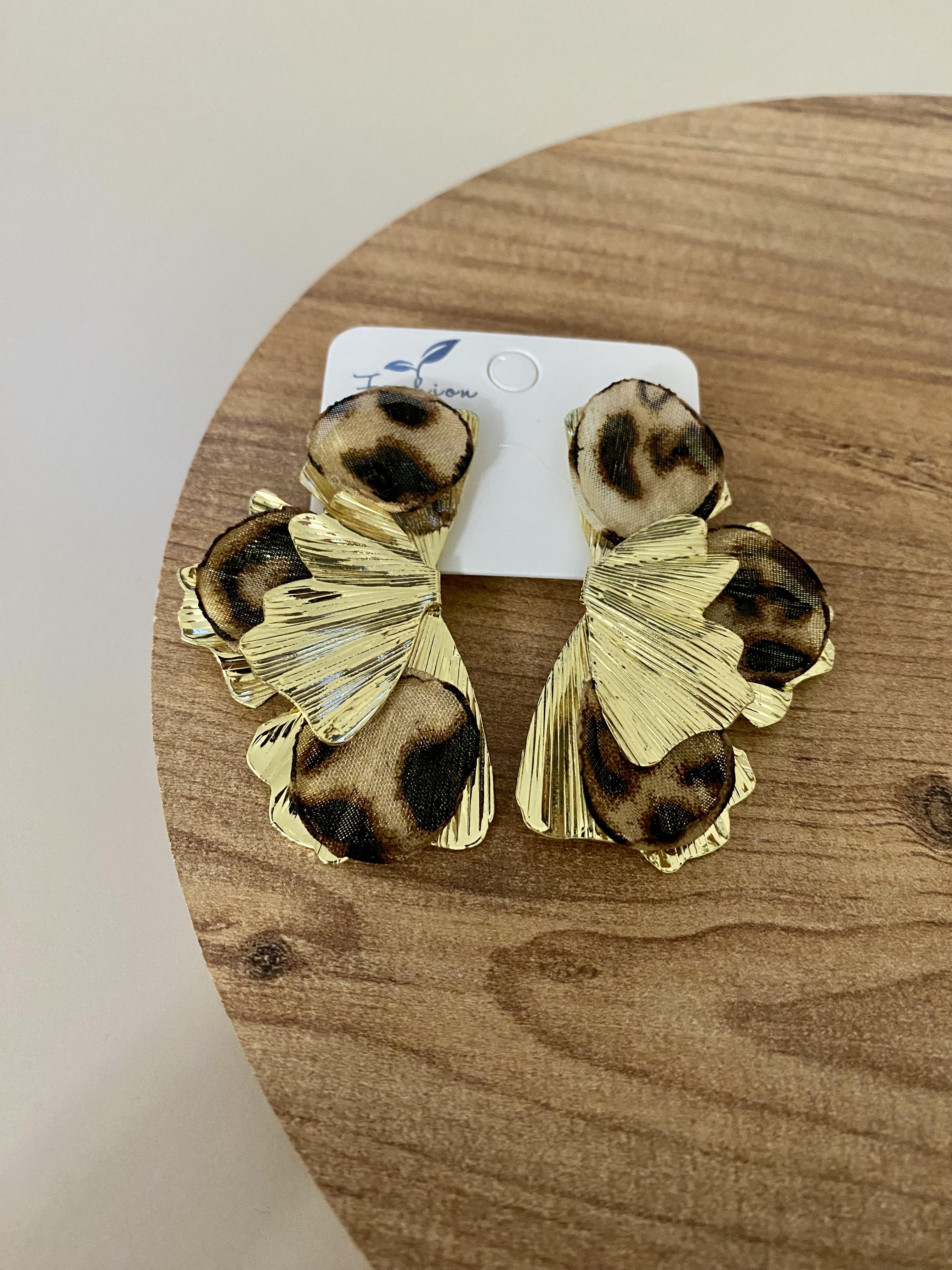 Gold Leo Desen Tül Detay Yaprak Küpe