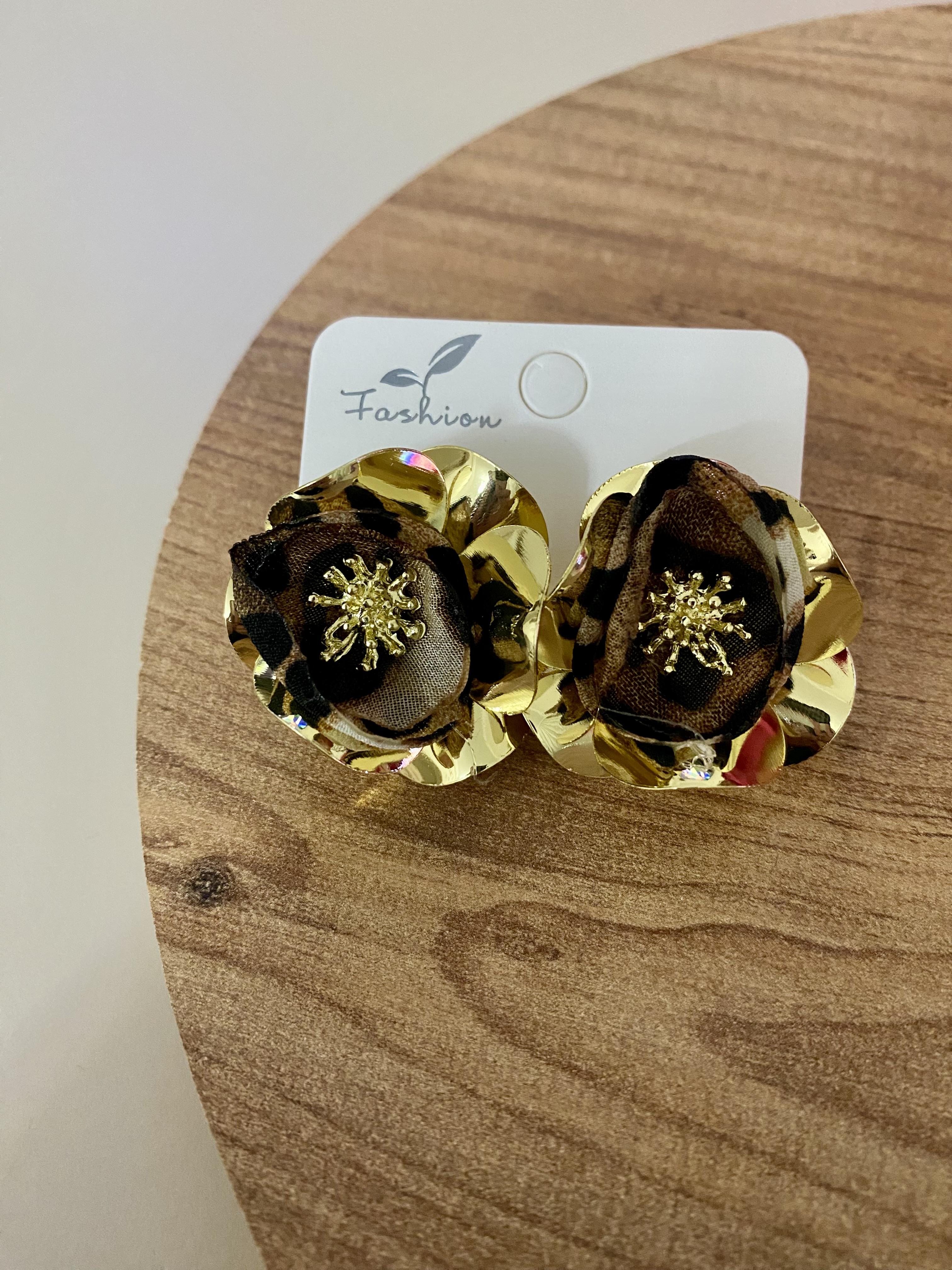 Gold Leo Tül Detay Tasarım Küpe