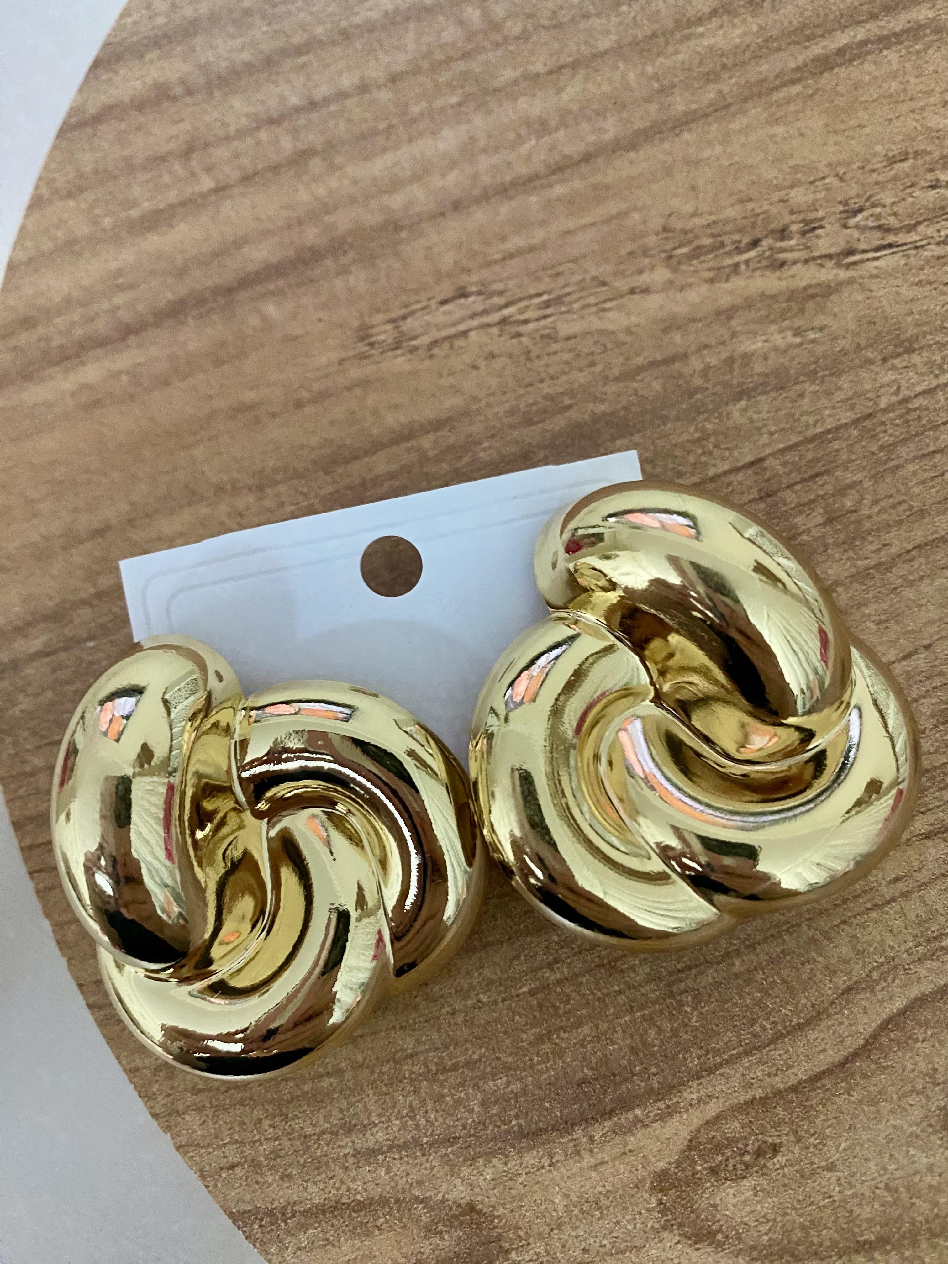 Gold Renk Halka Tasarım Küpe