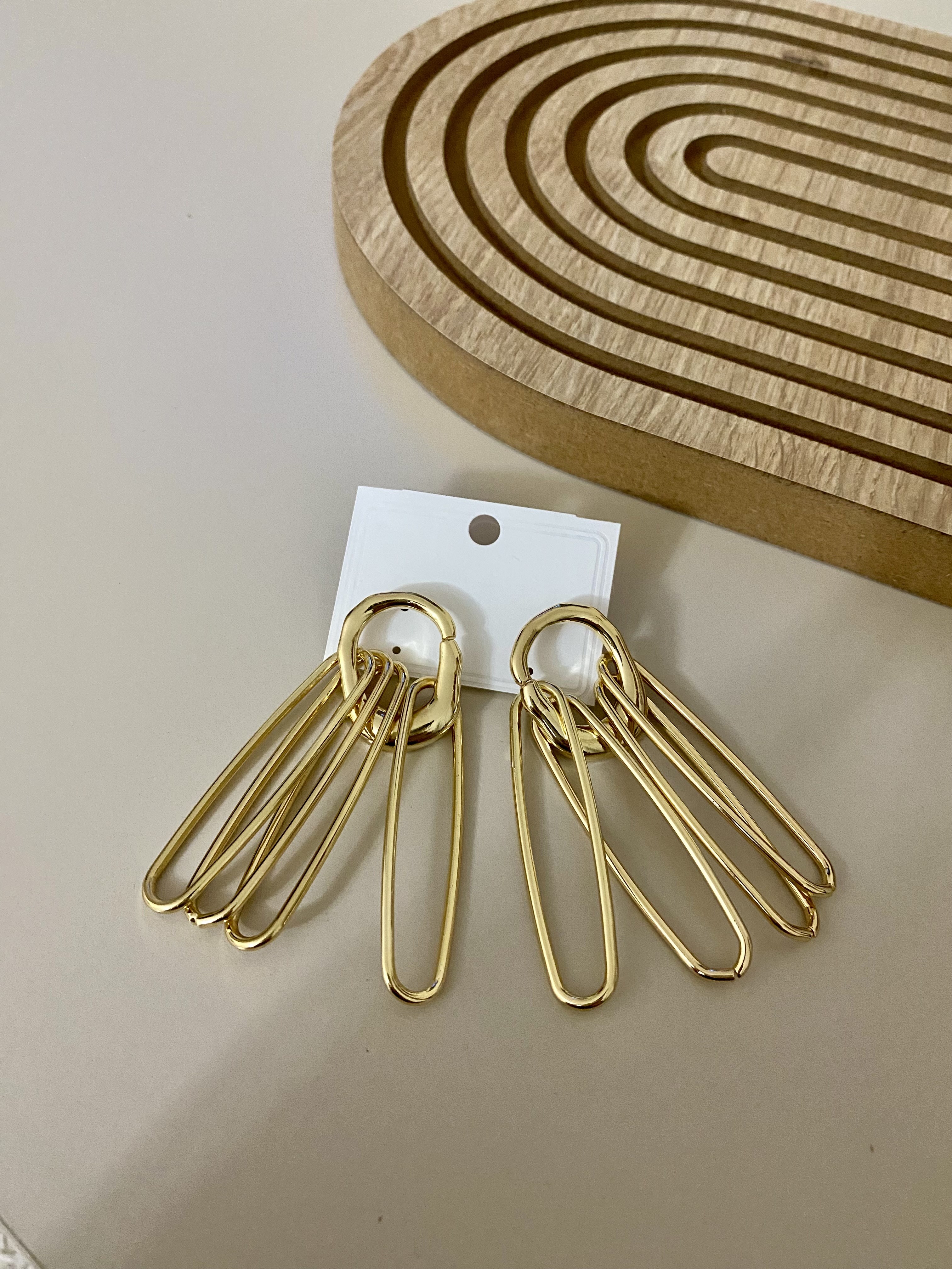 Gold Sallantılı Marka Model Küpe 