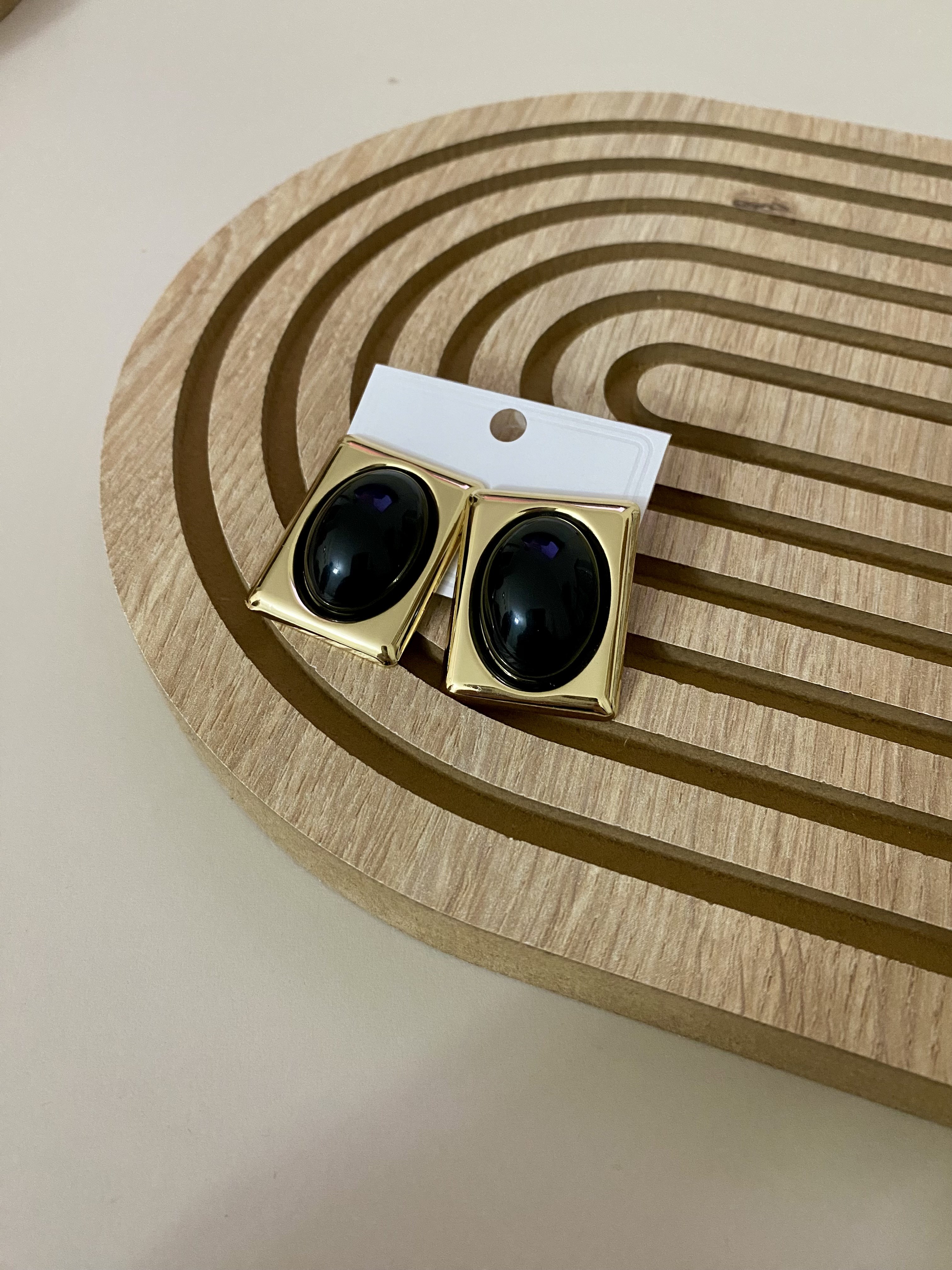 Gold Siyah Marka Model Plaka Küpe