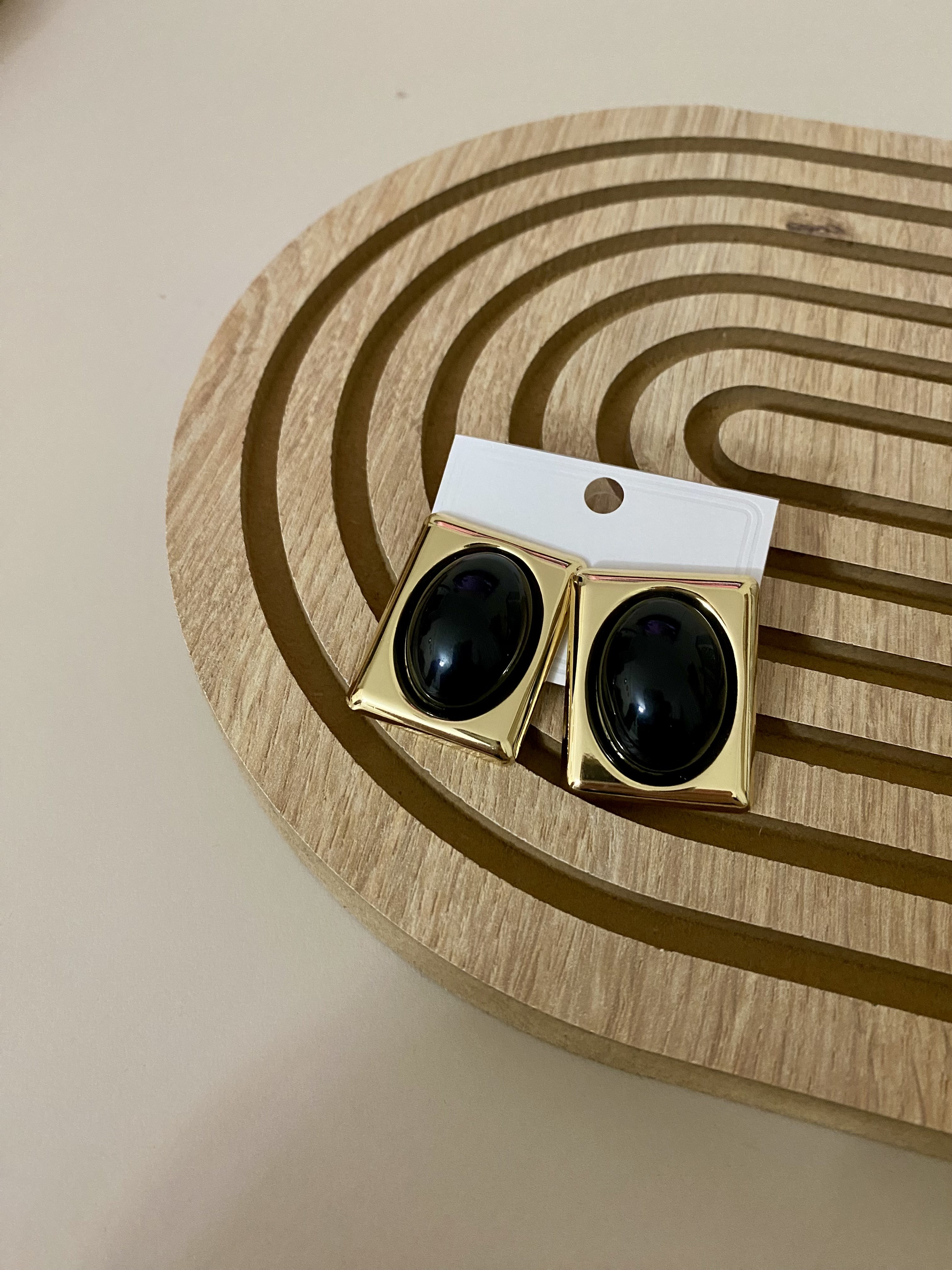 Gold Siyah Marka Model Plaka Küpe