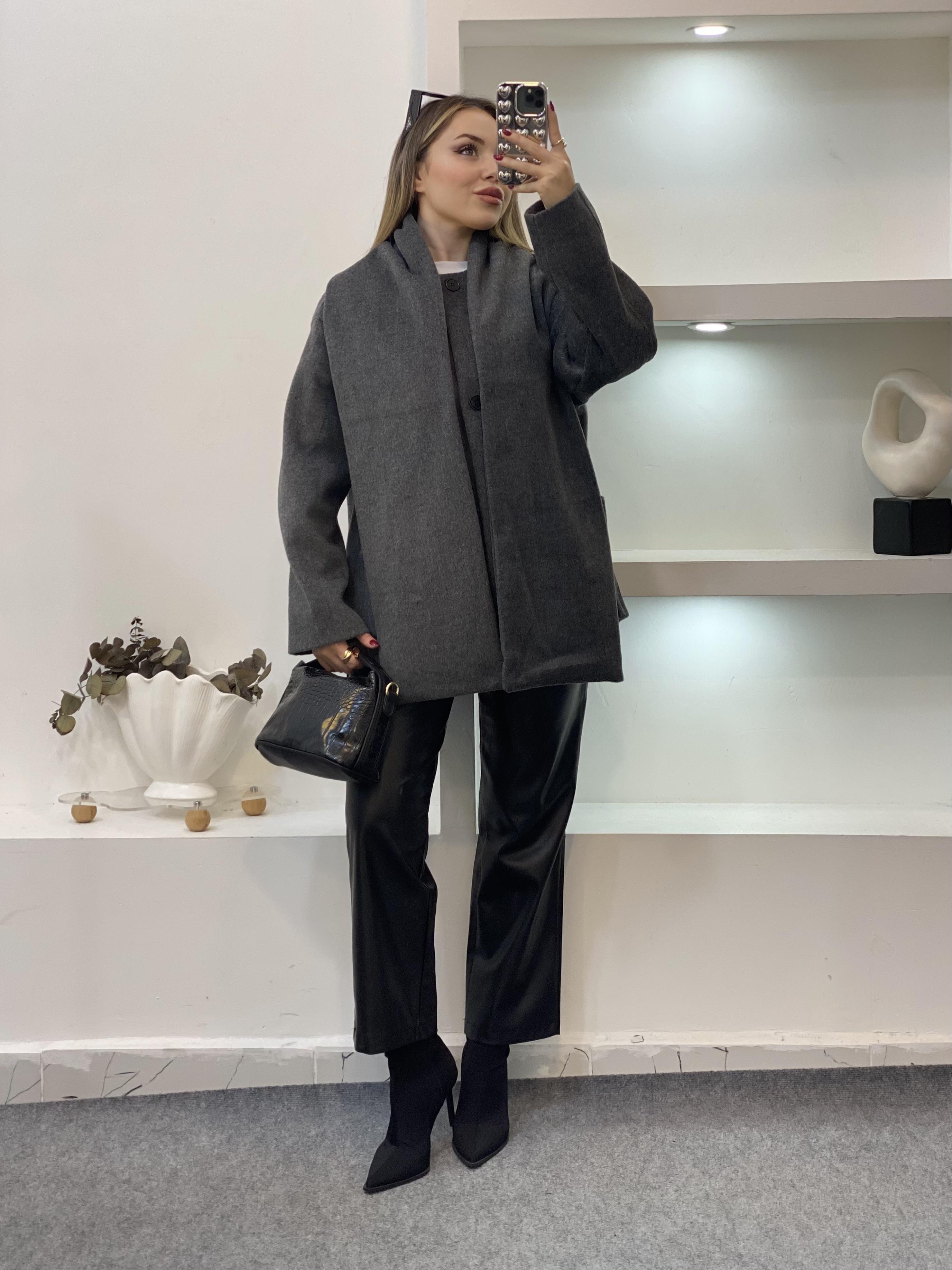 Gri Renk Şal Detaylı Kaşe Ceket