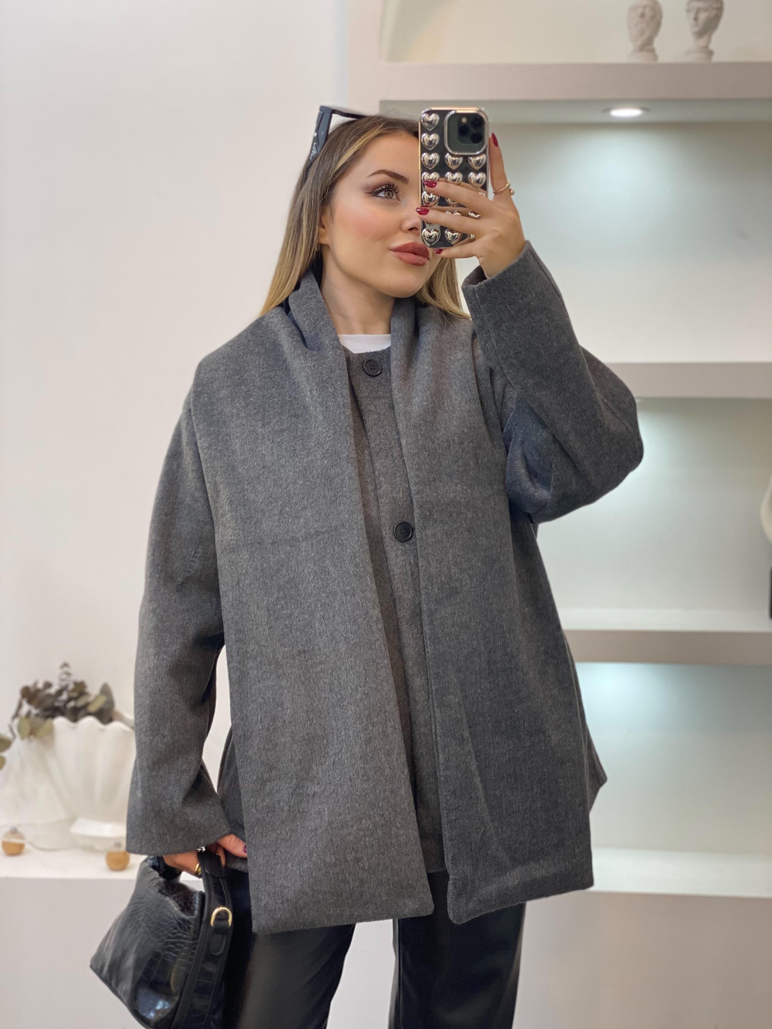 Gri Renk Şal Detaylı Kaşe Ceket