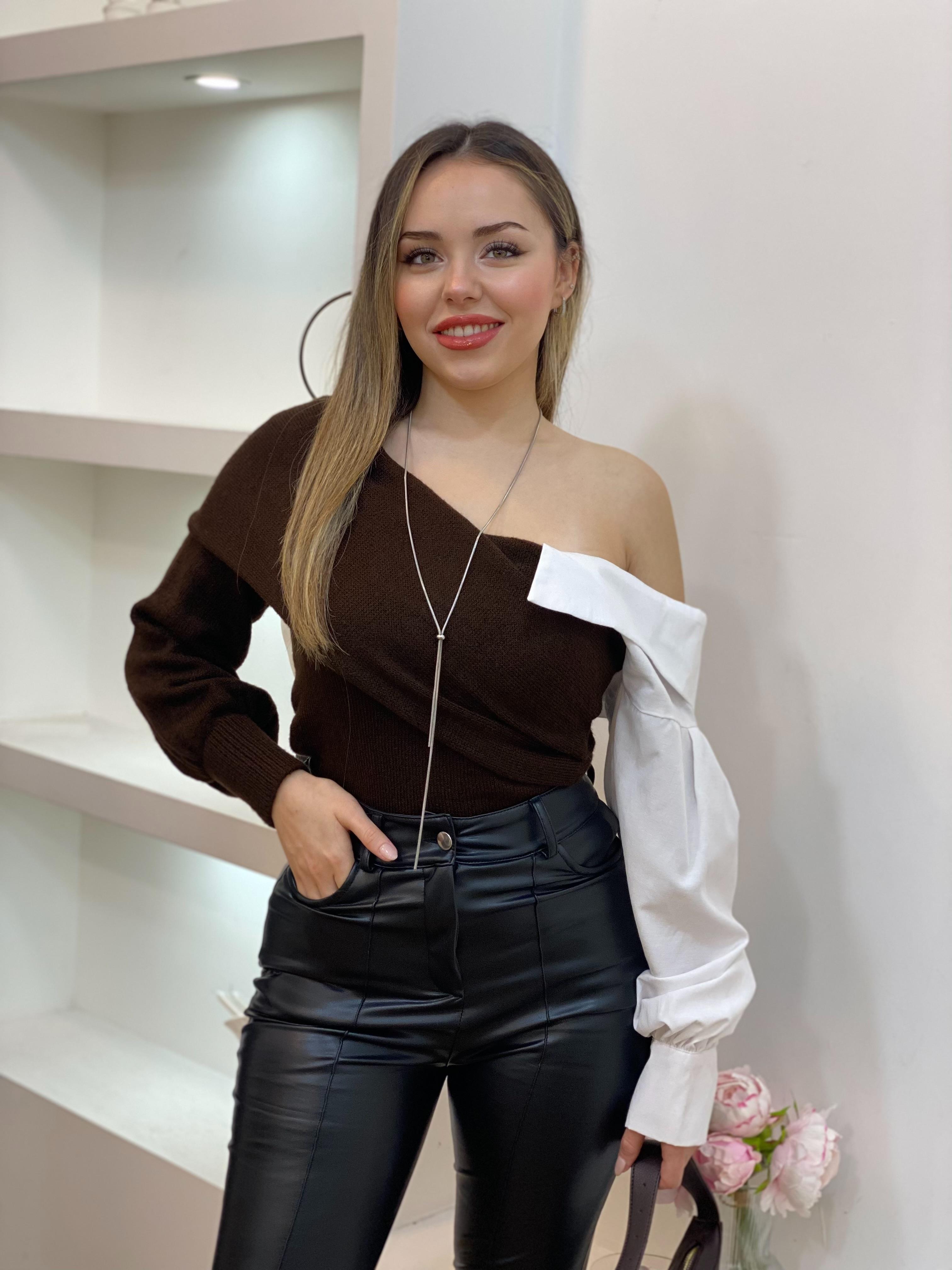Kahve Asimetrik Poplin Yaka Kazak