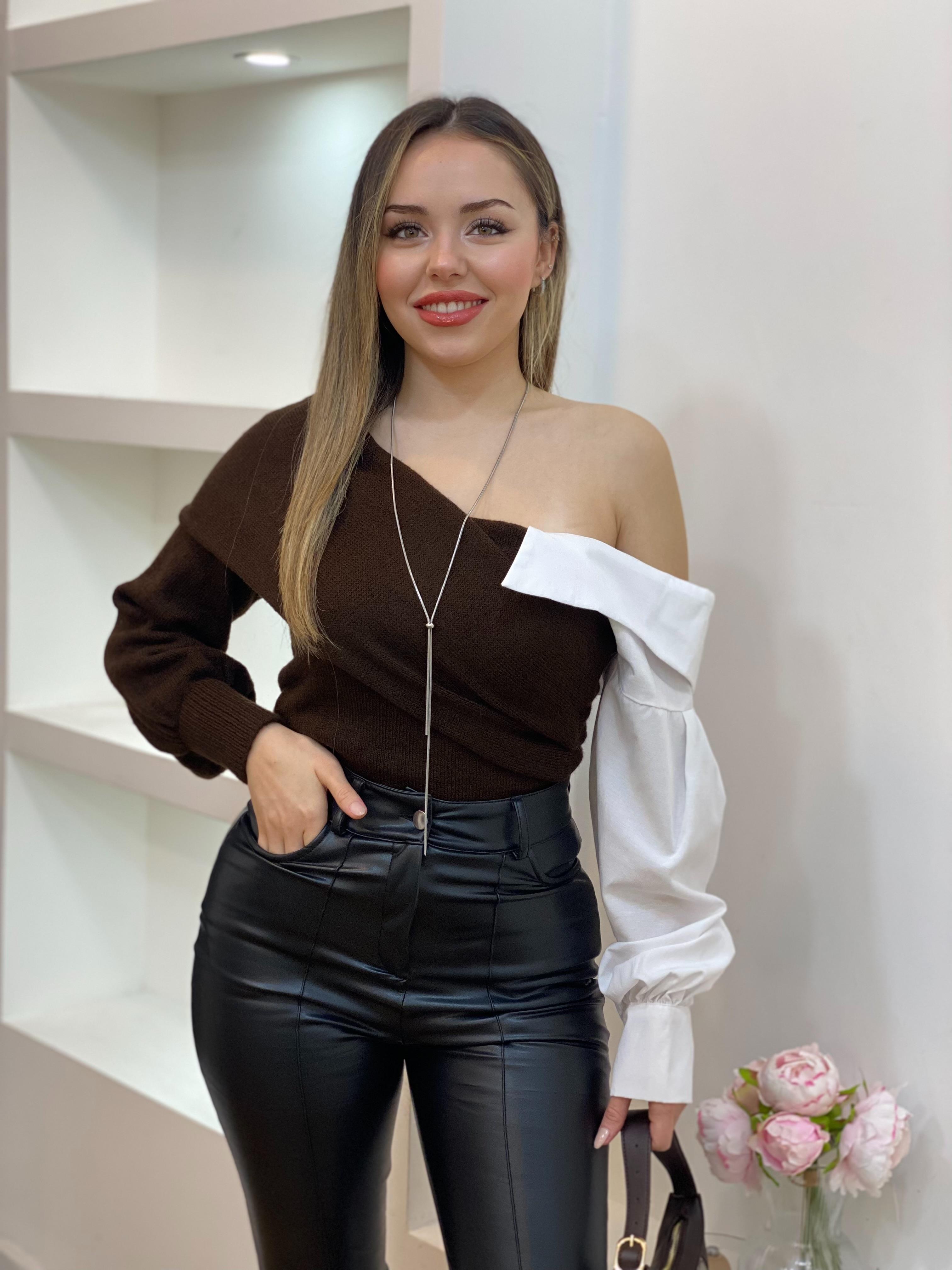 Kahve Asimetrik Poplin Yaka Kazak