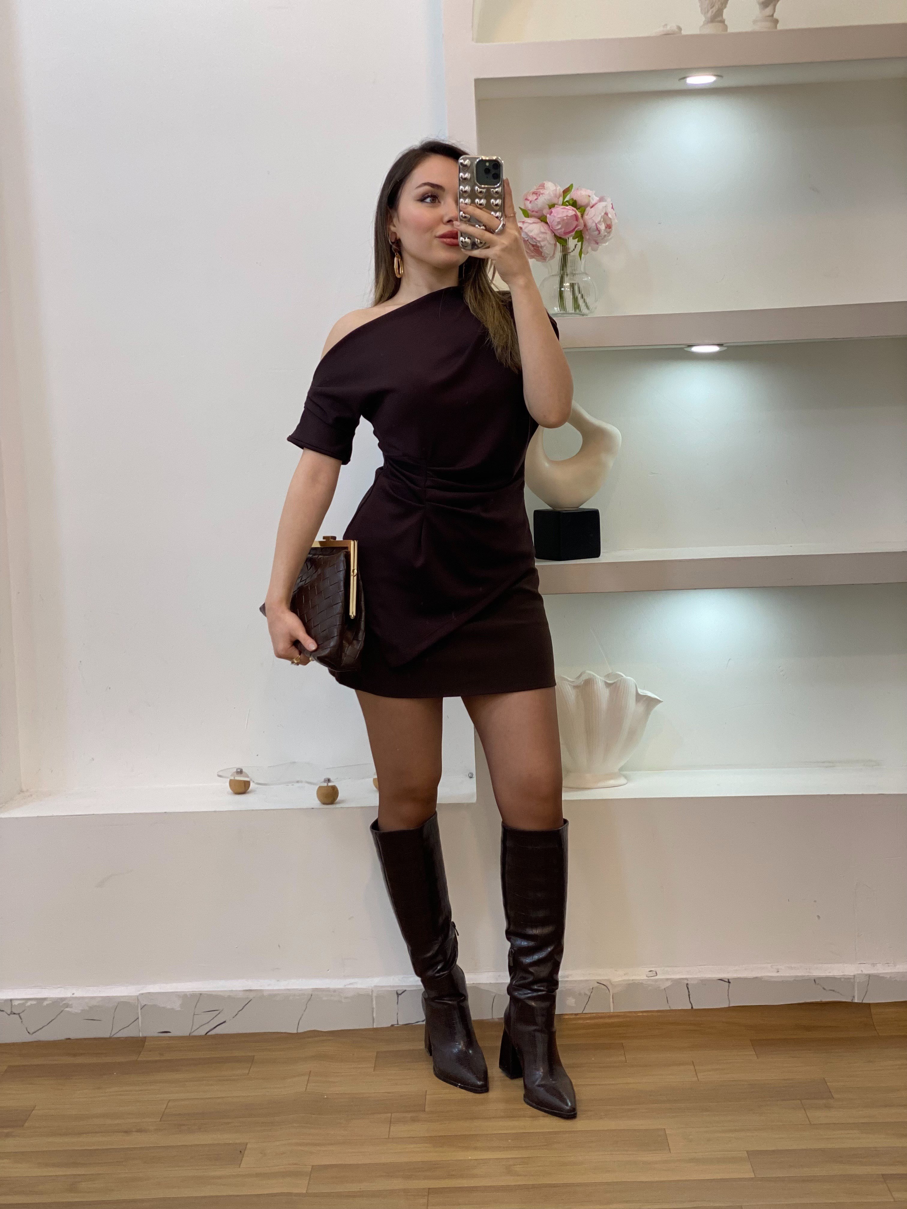 Kahve Asimetrik Yaka Büzgü Detaylı Modal Bluz