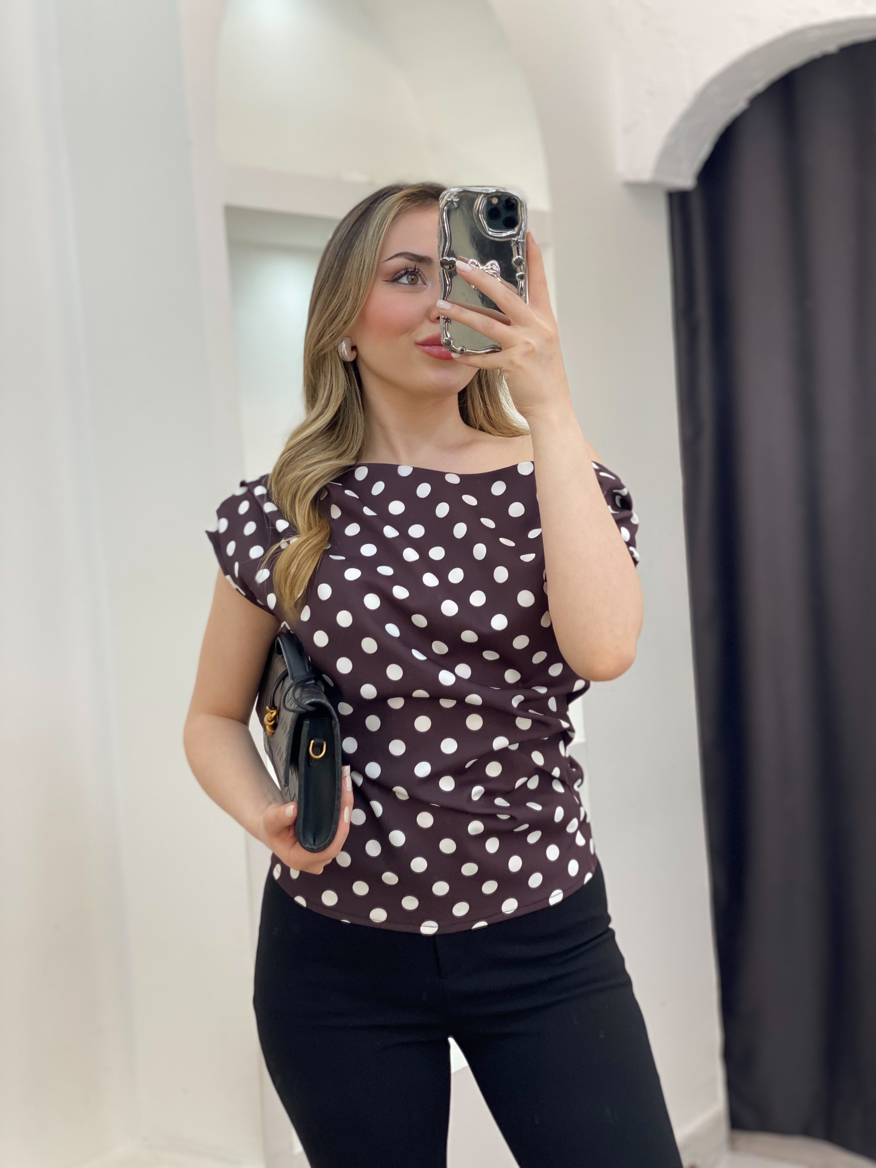 Kahve Asimetrik Yaka Puantiyeli Bluz