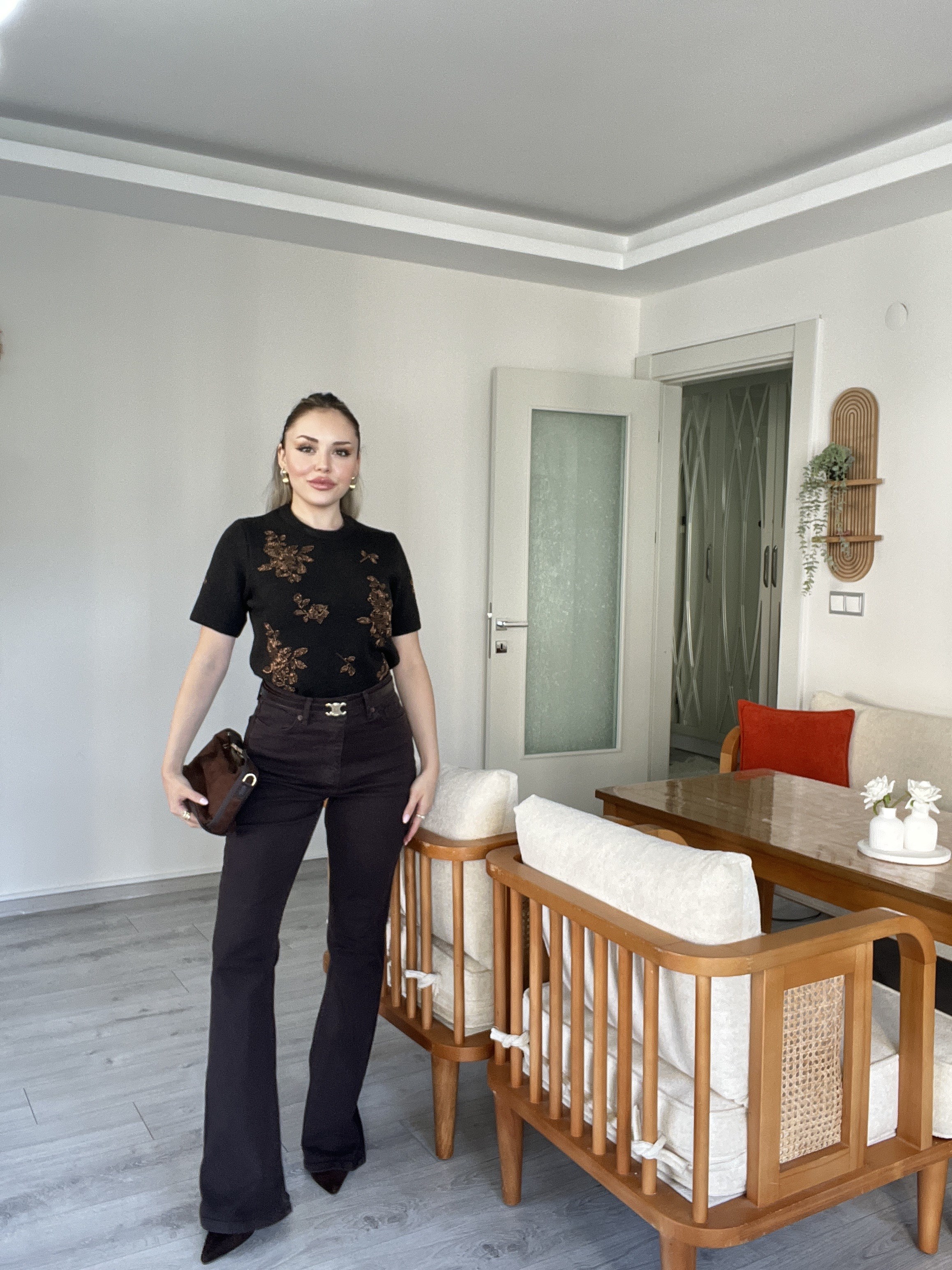 Kahve Gold Boncuk İşlemeli Triko 