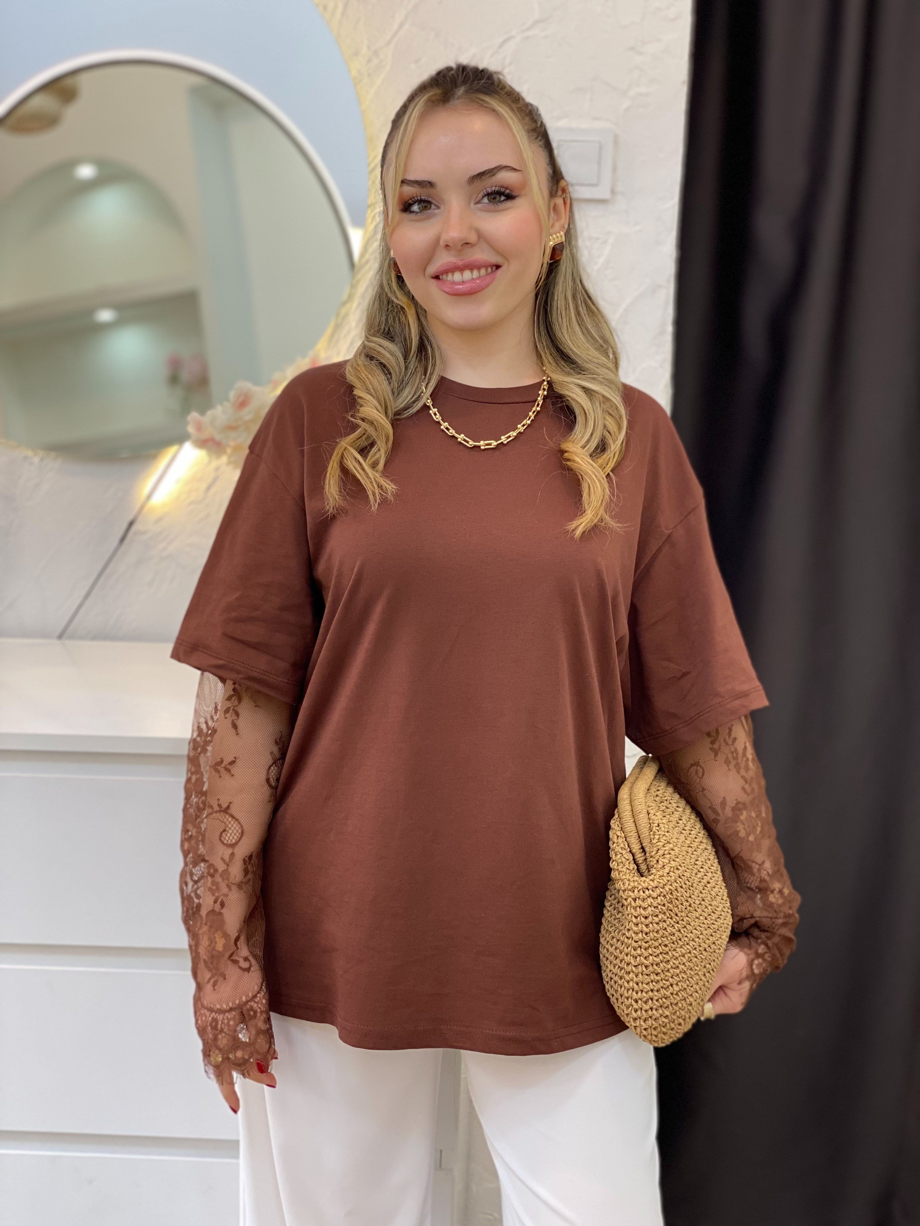Kahve Kolları Dantel Detaylı Pamuklu Tshirt 