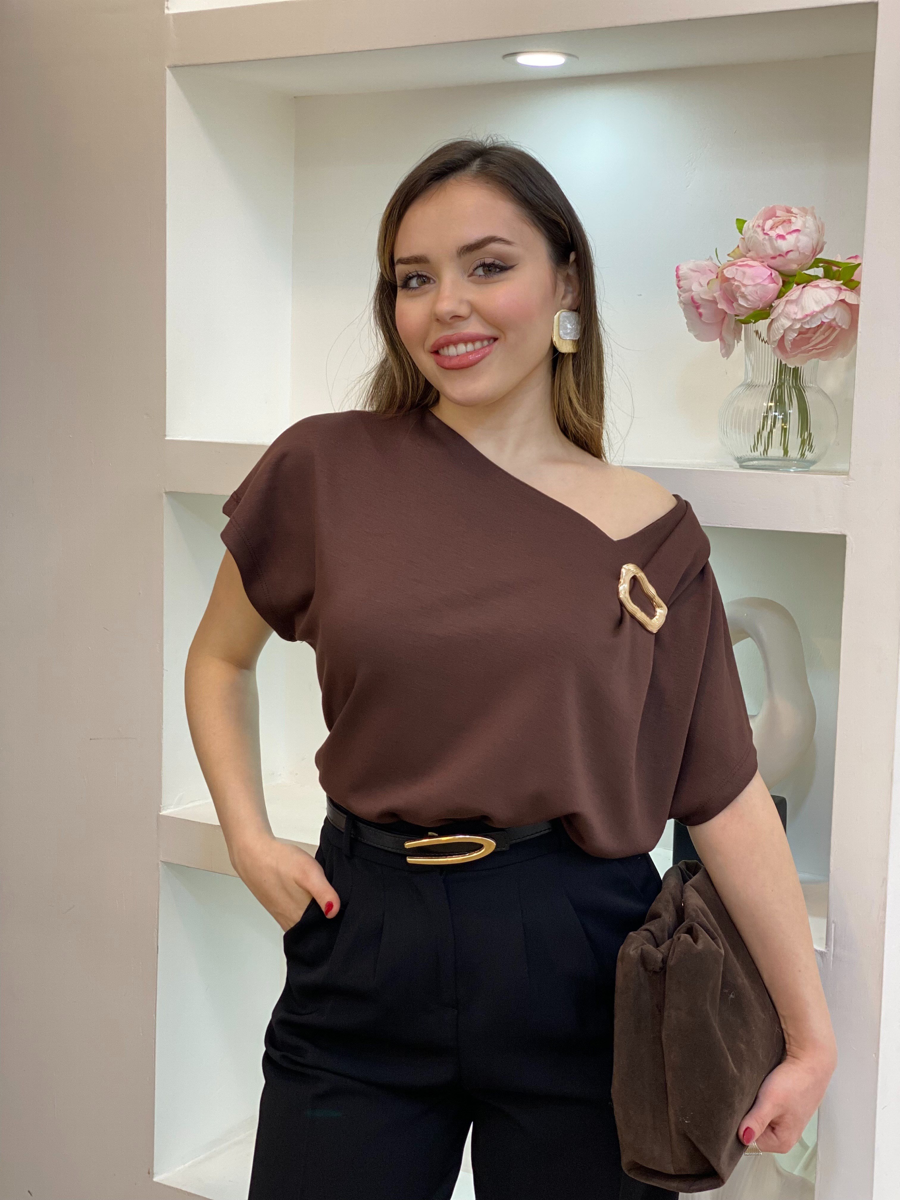 Kahve Omuz Gold Çıkarılabilir Broşlu Modal Bluz