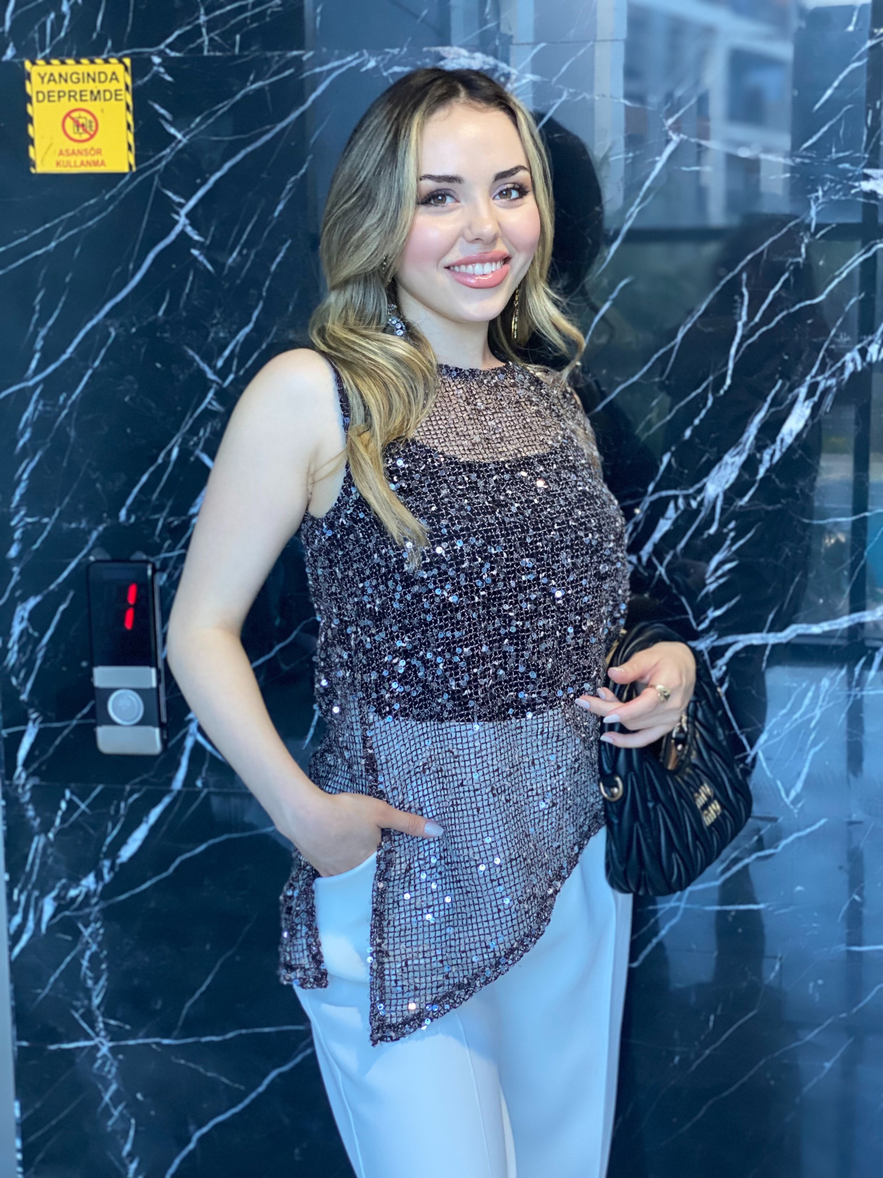 Kahve Pul İşlemeli Asimetrik Bluz 