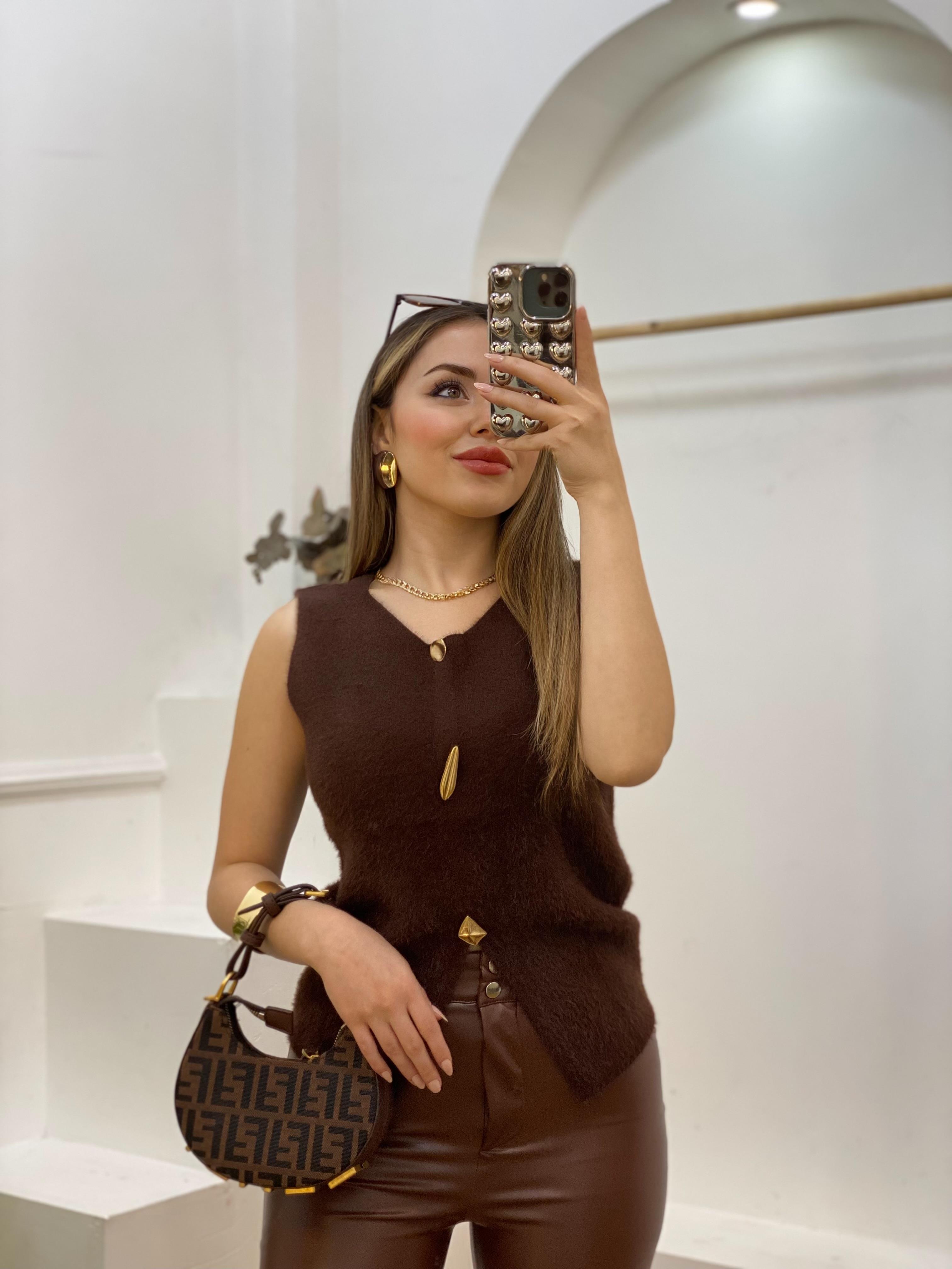 Kahve Renk Gold Düğmeli Yumoş Triko 