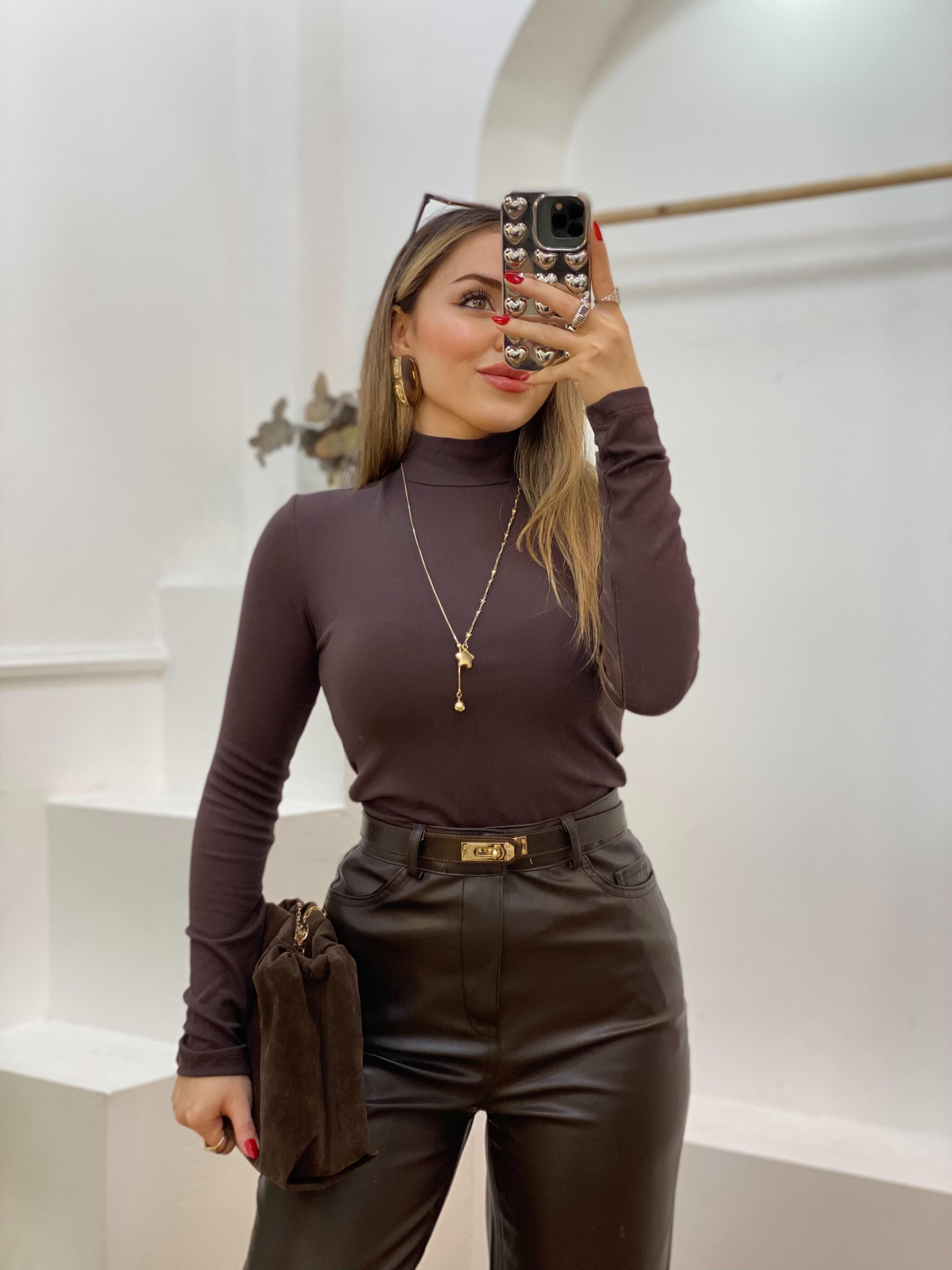 Kahve Renk Yarım Boğazlı Modal Kumaş Basic Bluz