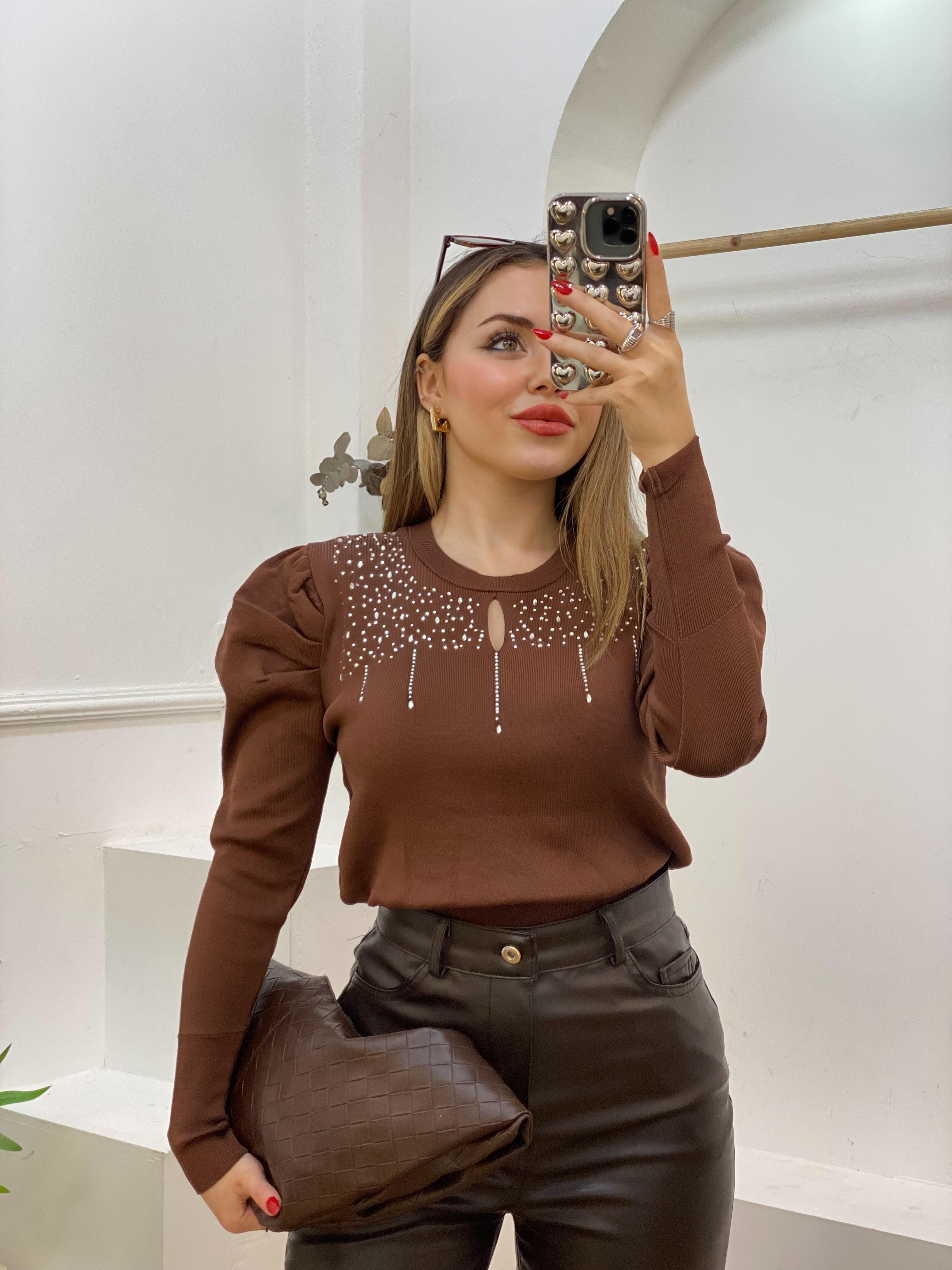 Kahve Taş Detaylı  Önü Mini Pencereli Triko Bluz
