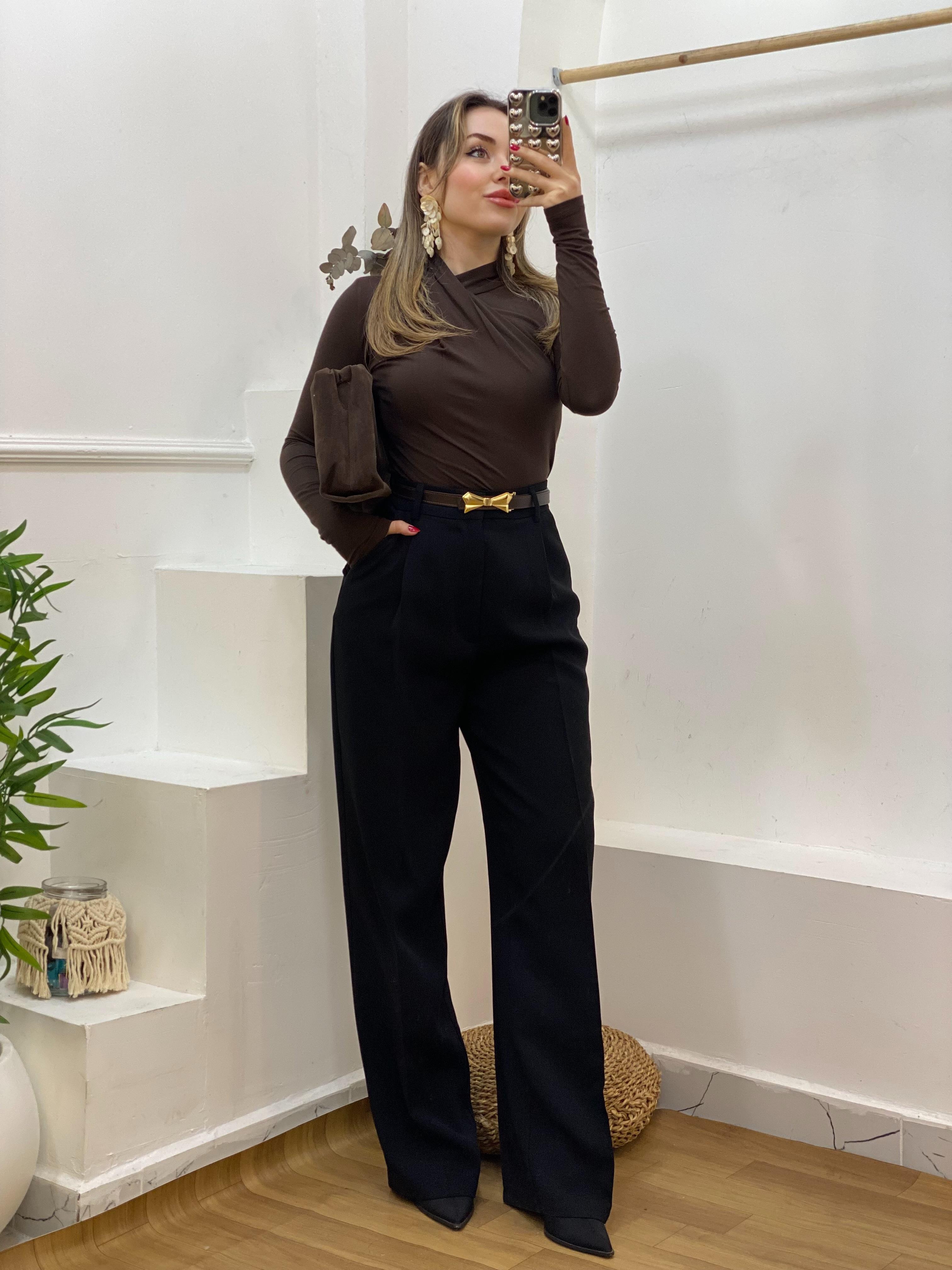 Kahve Yaka Burgu Detaylı Bluz