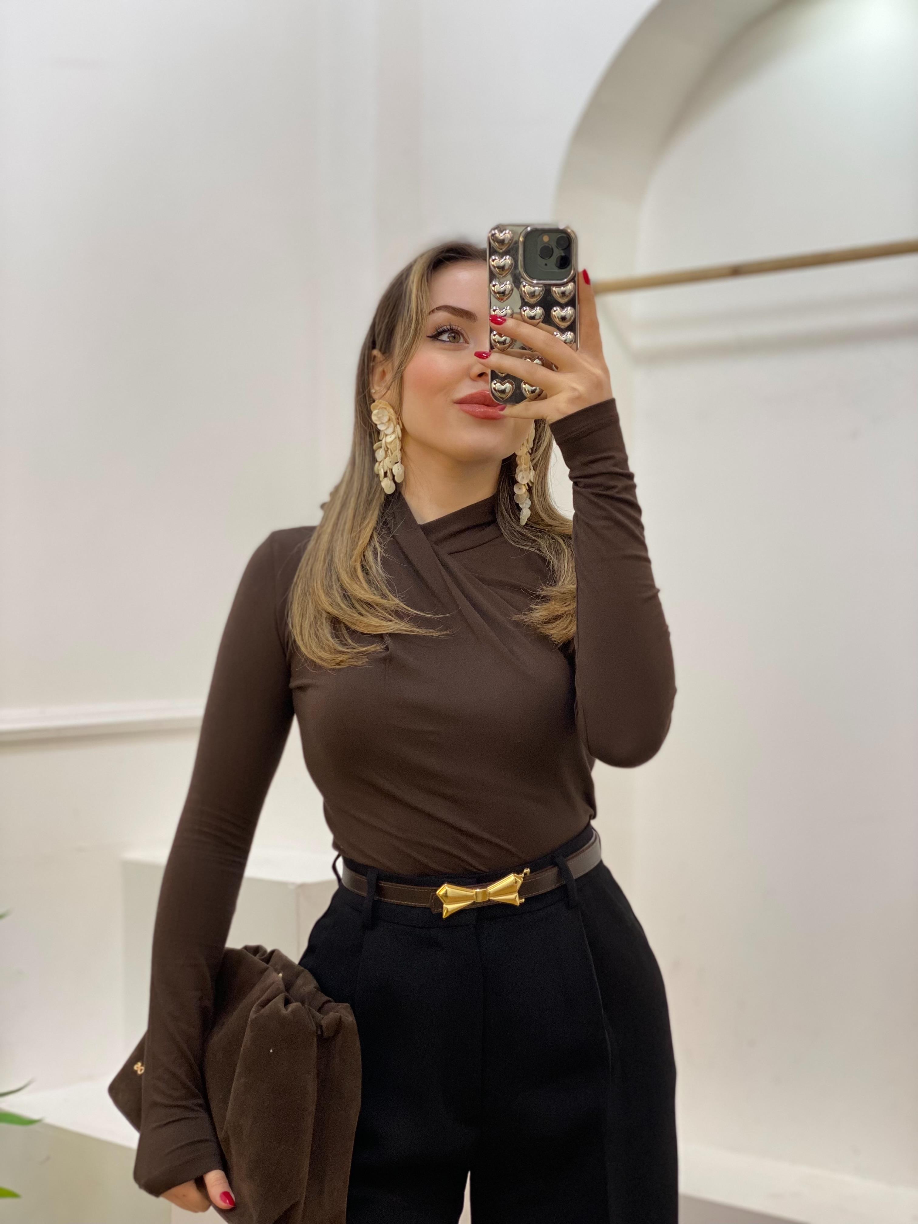 Kahve Yaka Burgu Detaylı Bluz