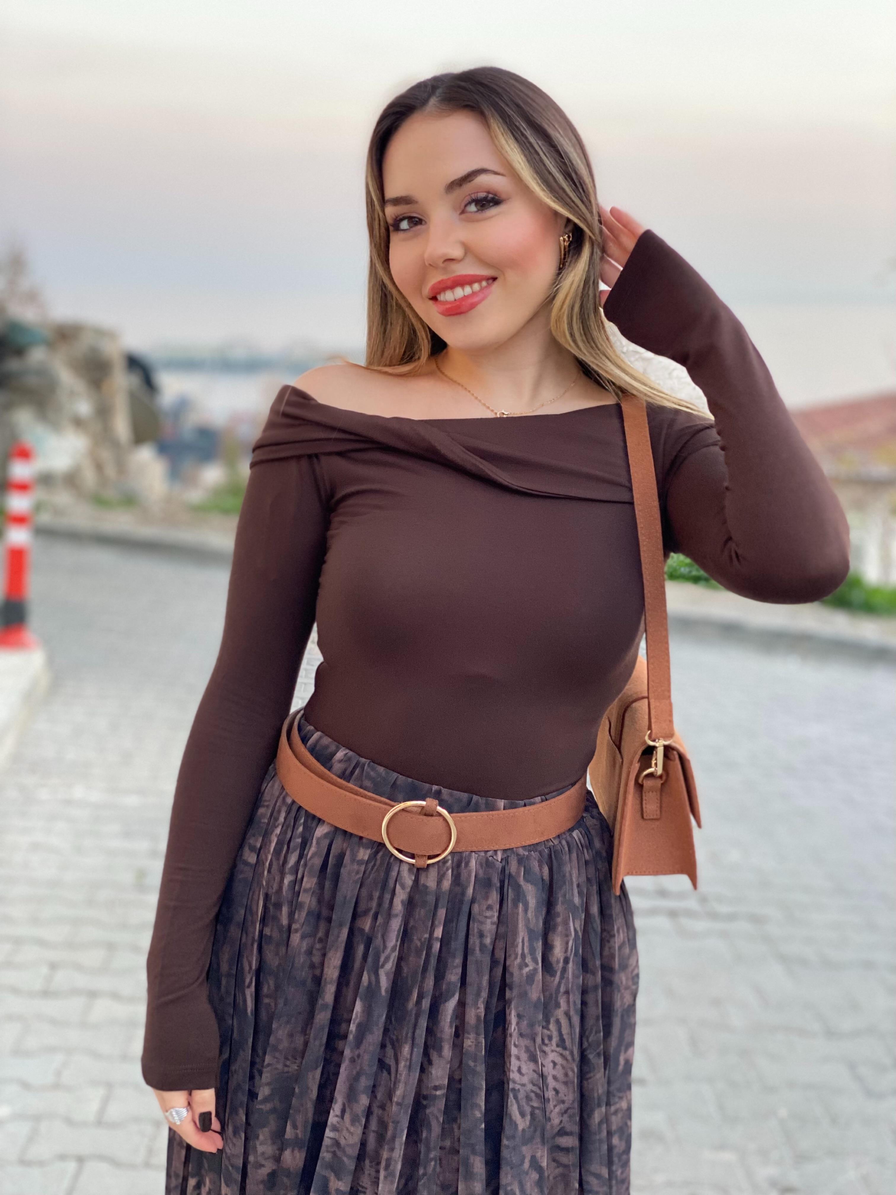 Kahve Yaka Düğüm Detaylı Bluz