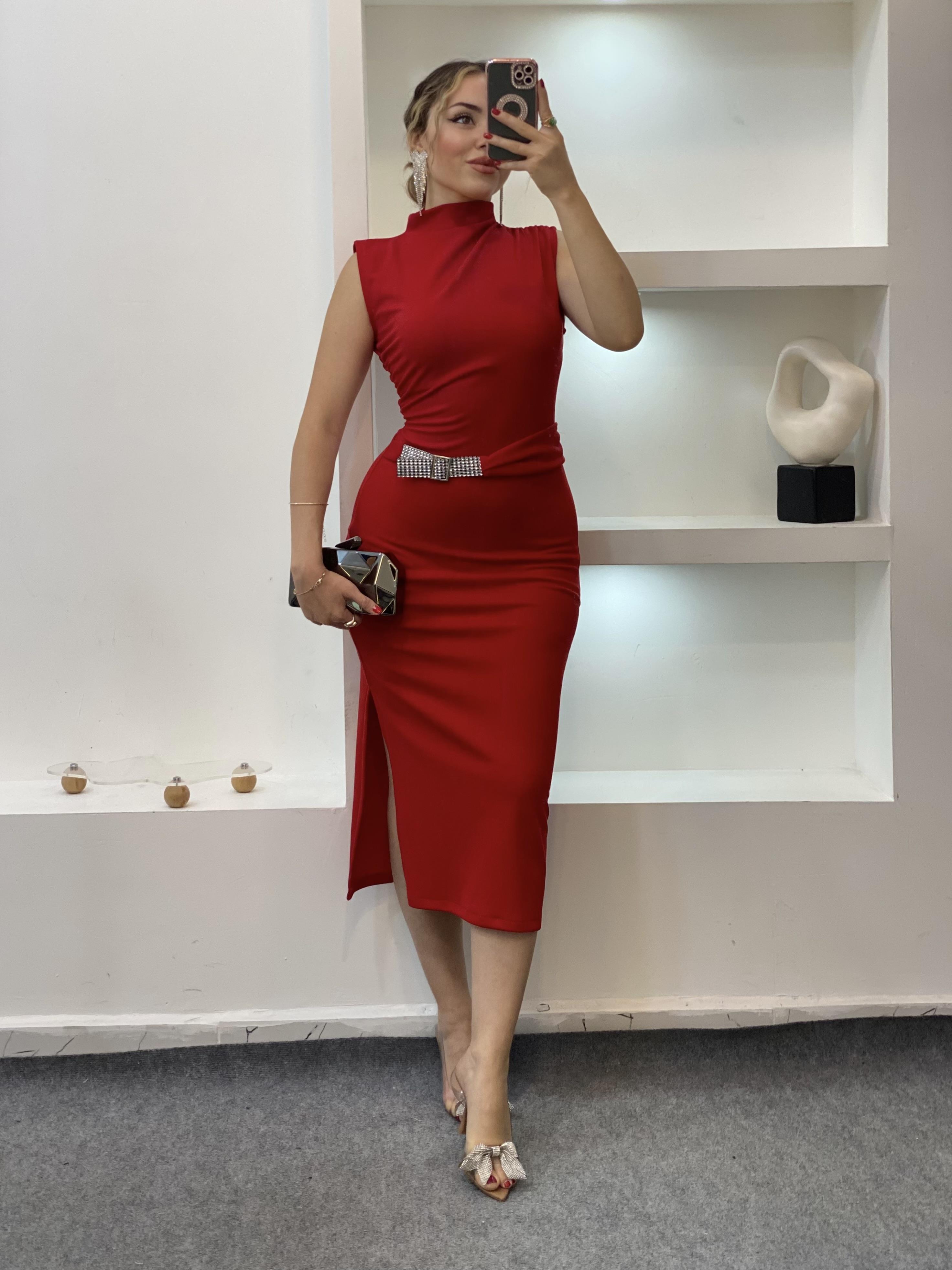 Kırmızı Fit Gösteren Premium Kalite Taş Detaylı Elbise