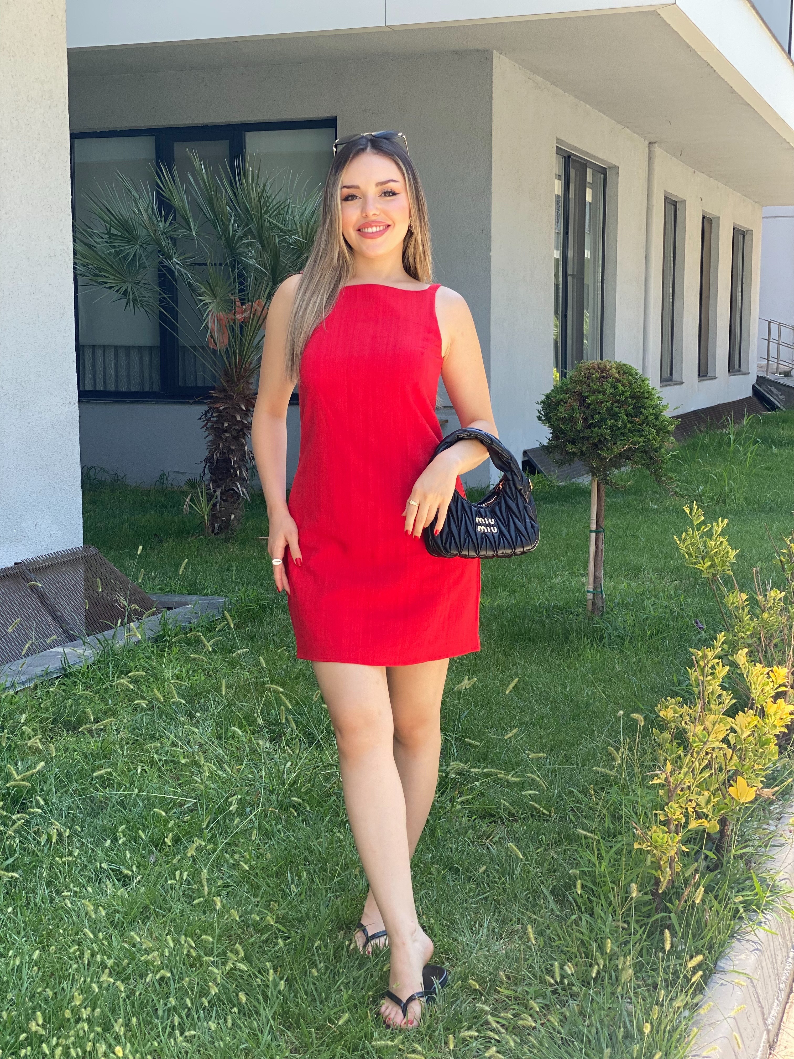 Kırmızı Keten Elbise 