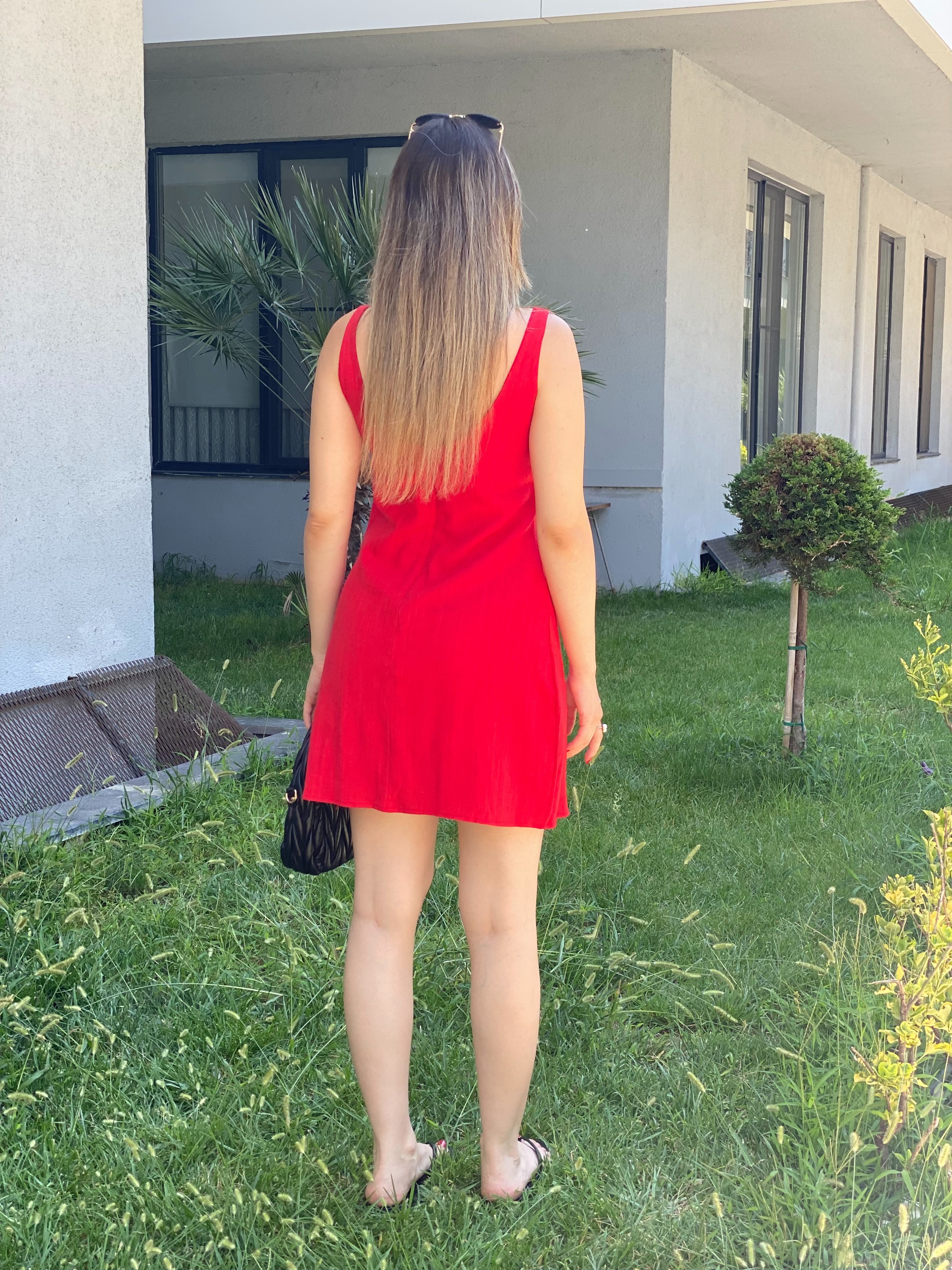 Kırmızı Keten Elbise 